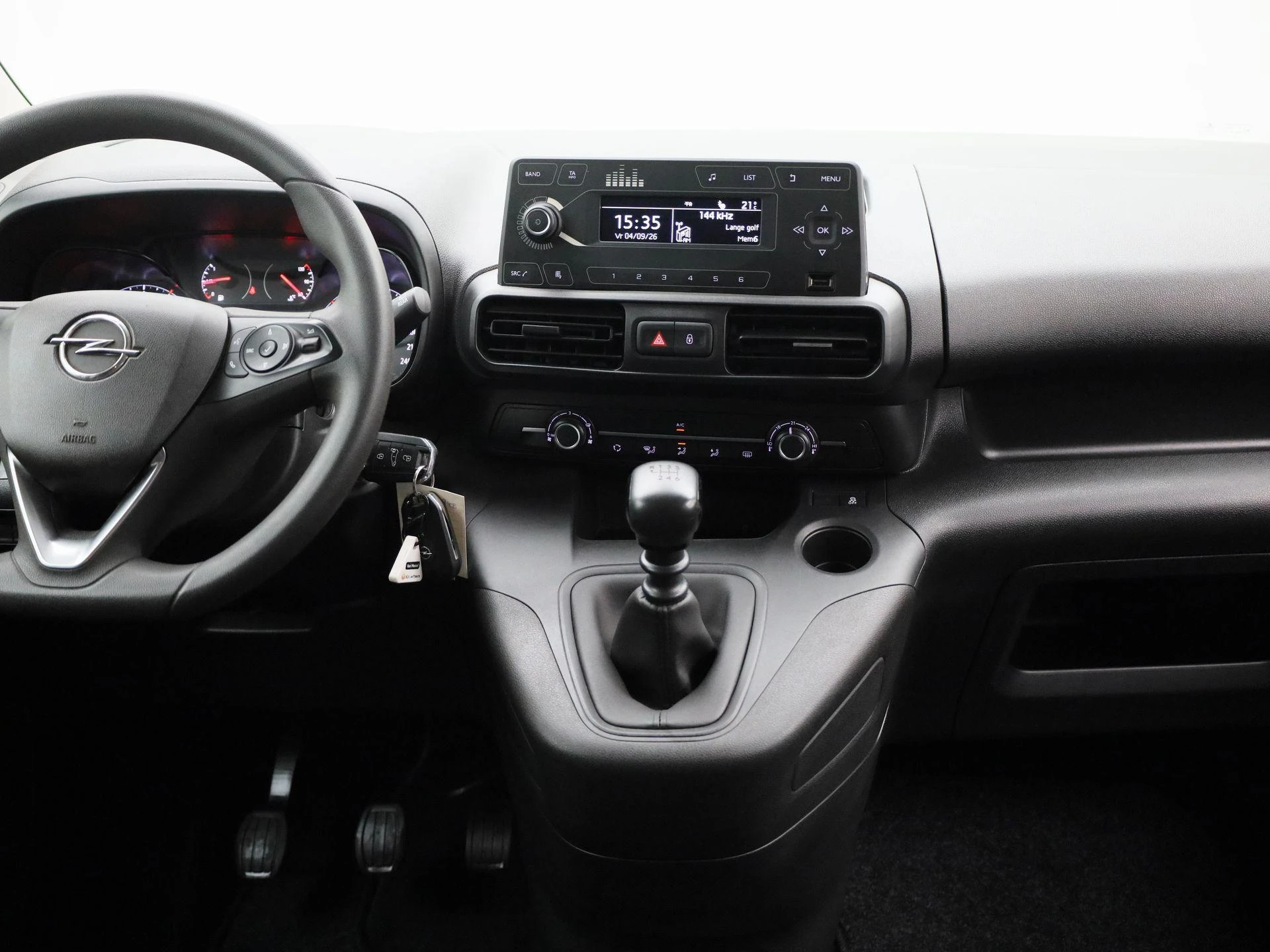 Opel-Combo Life-image-9