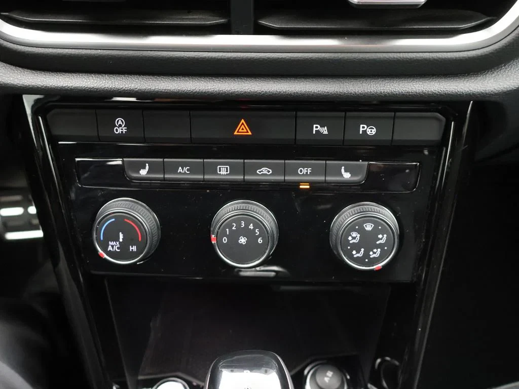 Volkswagen-T-Roc-image-22