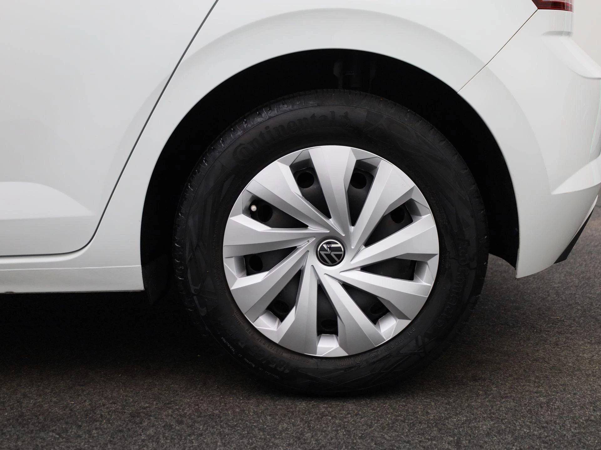 Volkswagen-Polo-image-12