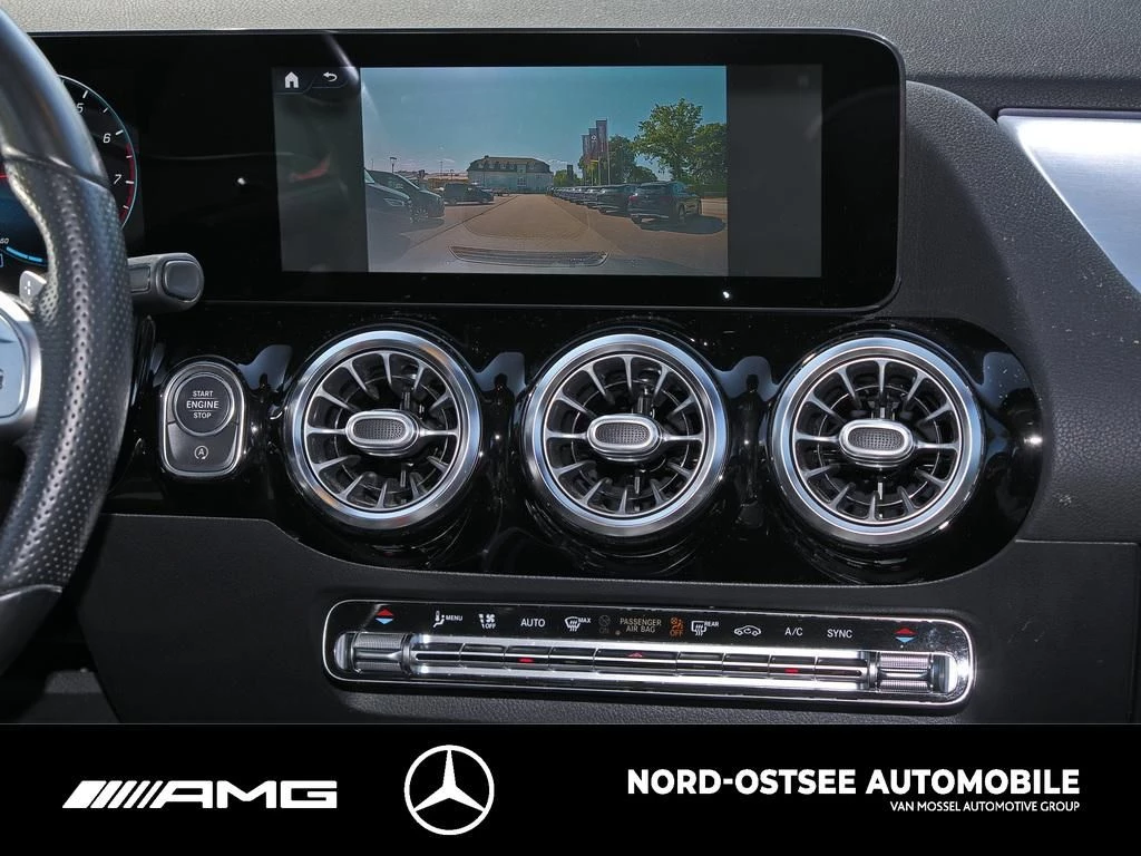 Mercedes-Benz GLA 200 AMG NIGHT AHK PANO PARKPAKET NAVI SITZH AMG Line
