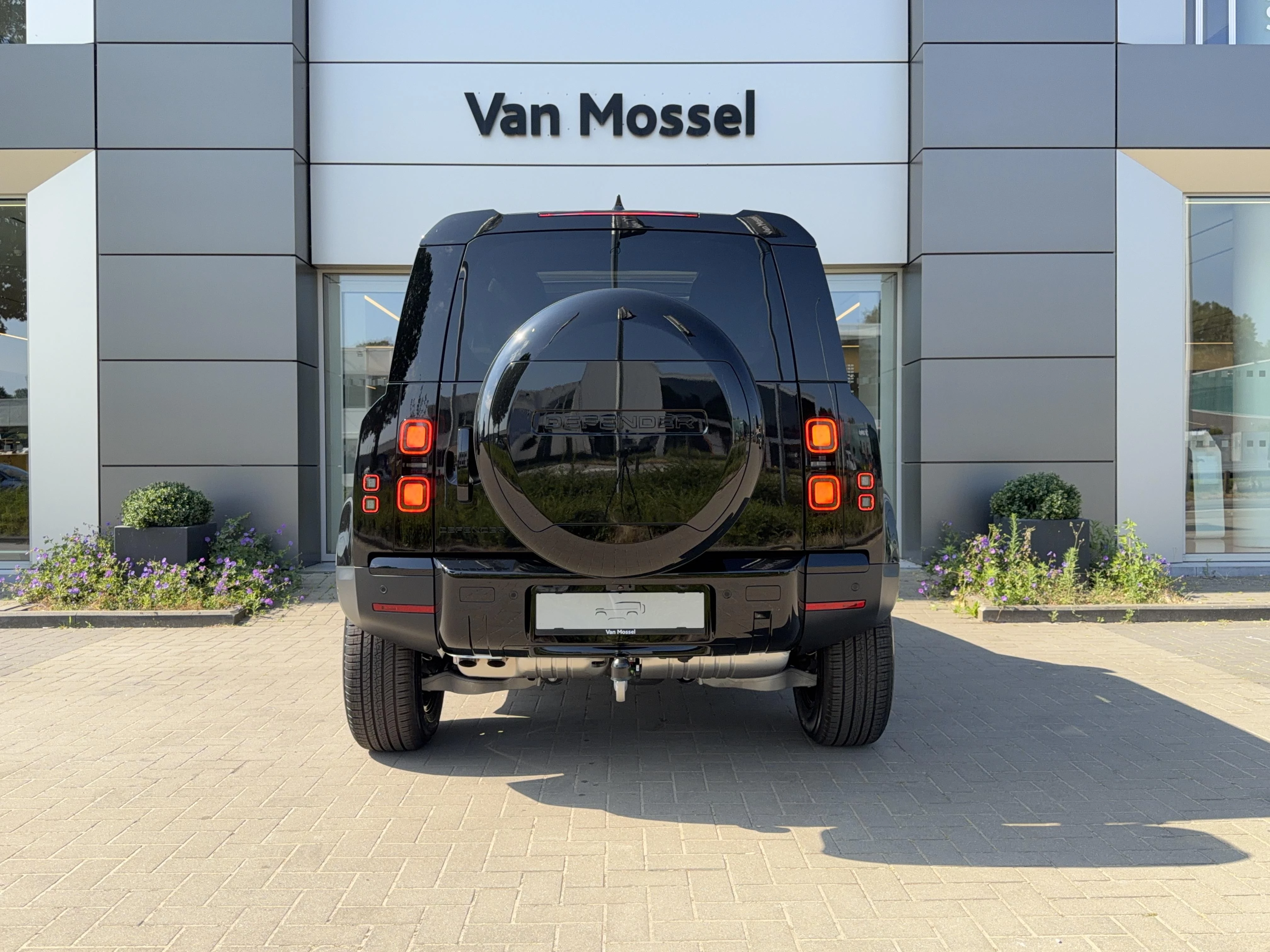 Land Rover Defender 90 D200 S AWD Auto. 26MY