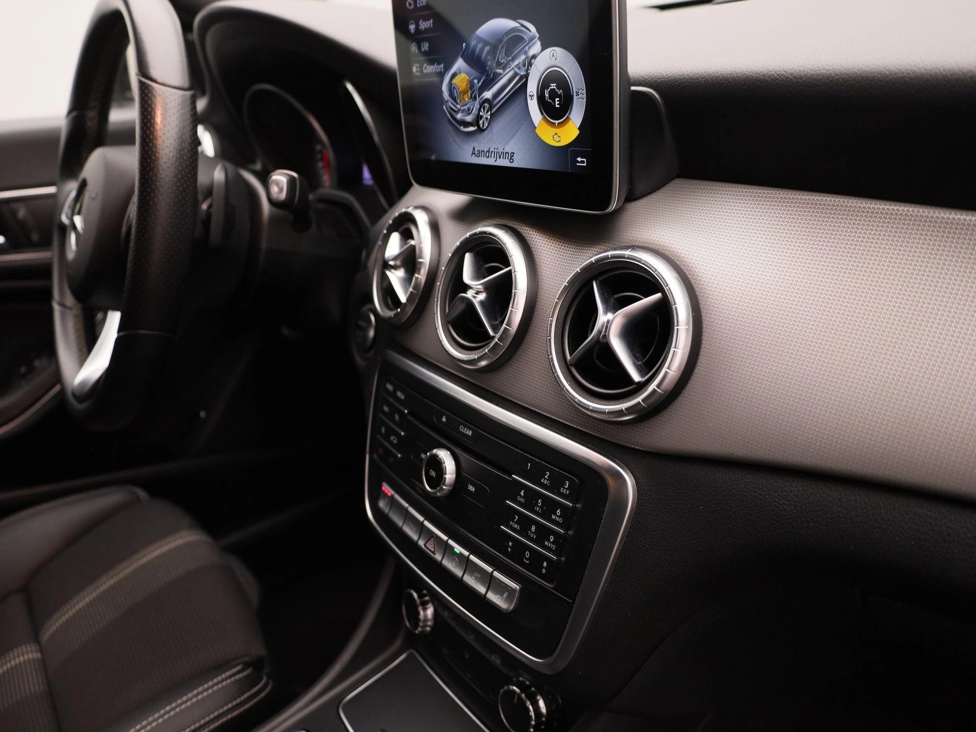 Mercedes-Benz-CLA-image-41