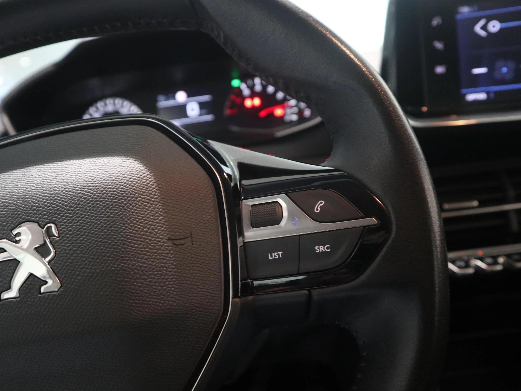 Peugeot-2008-image-13