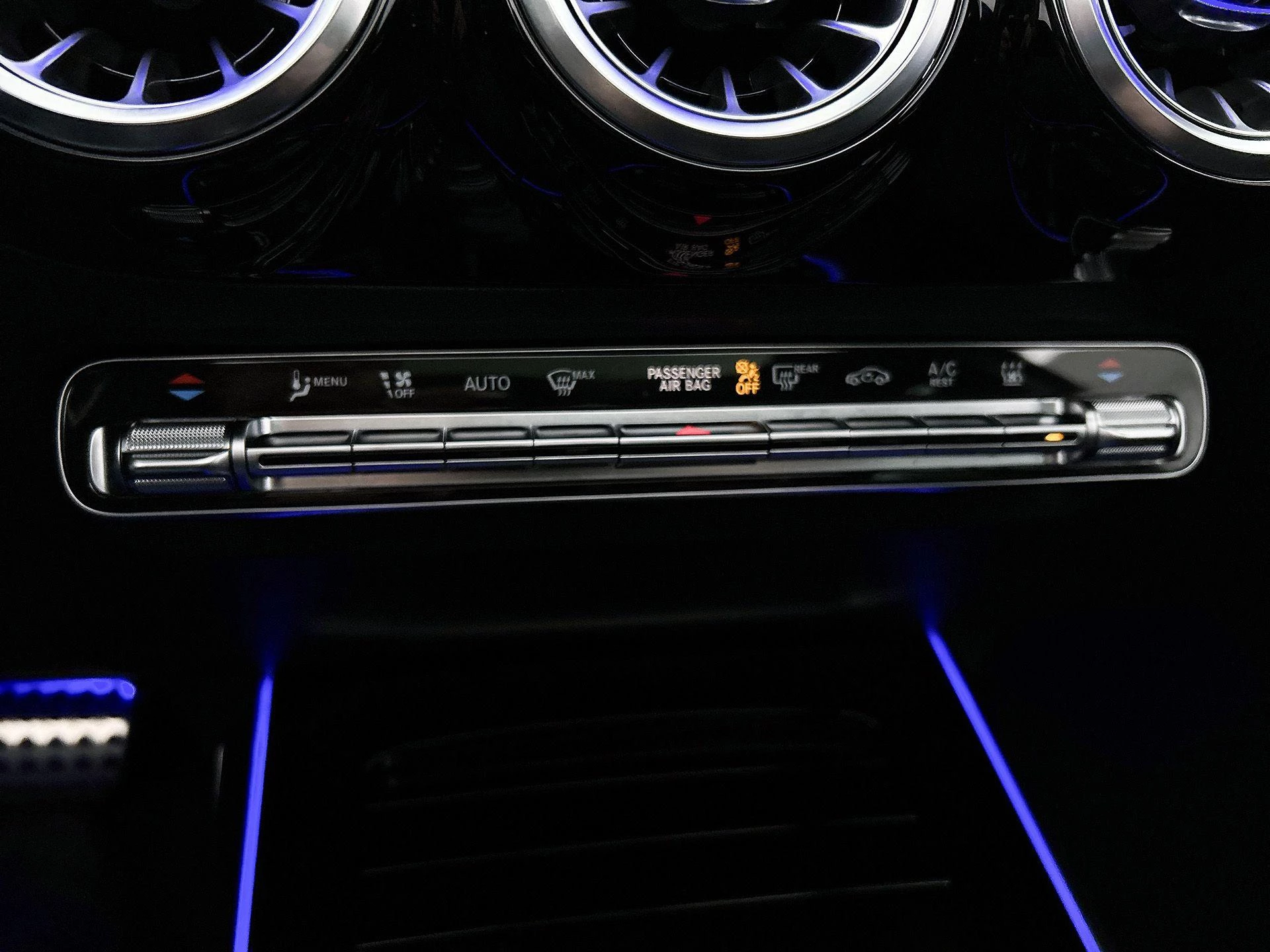 Mercedes-Benz-GLA-image-10