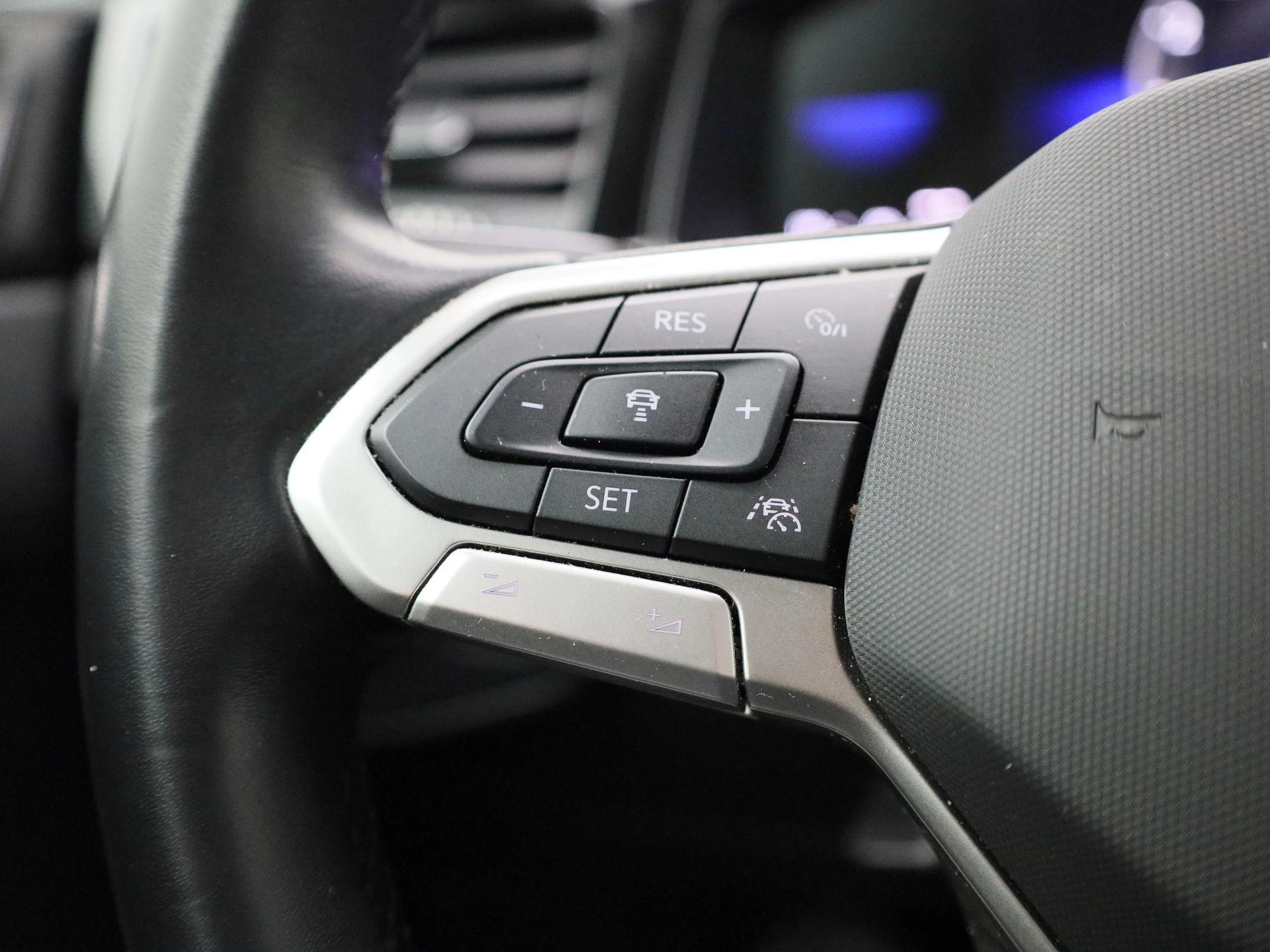Volkswagen-Polo-image-18