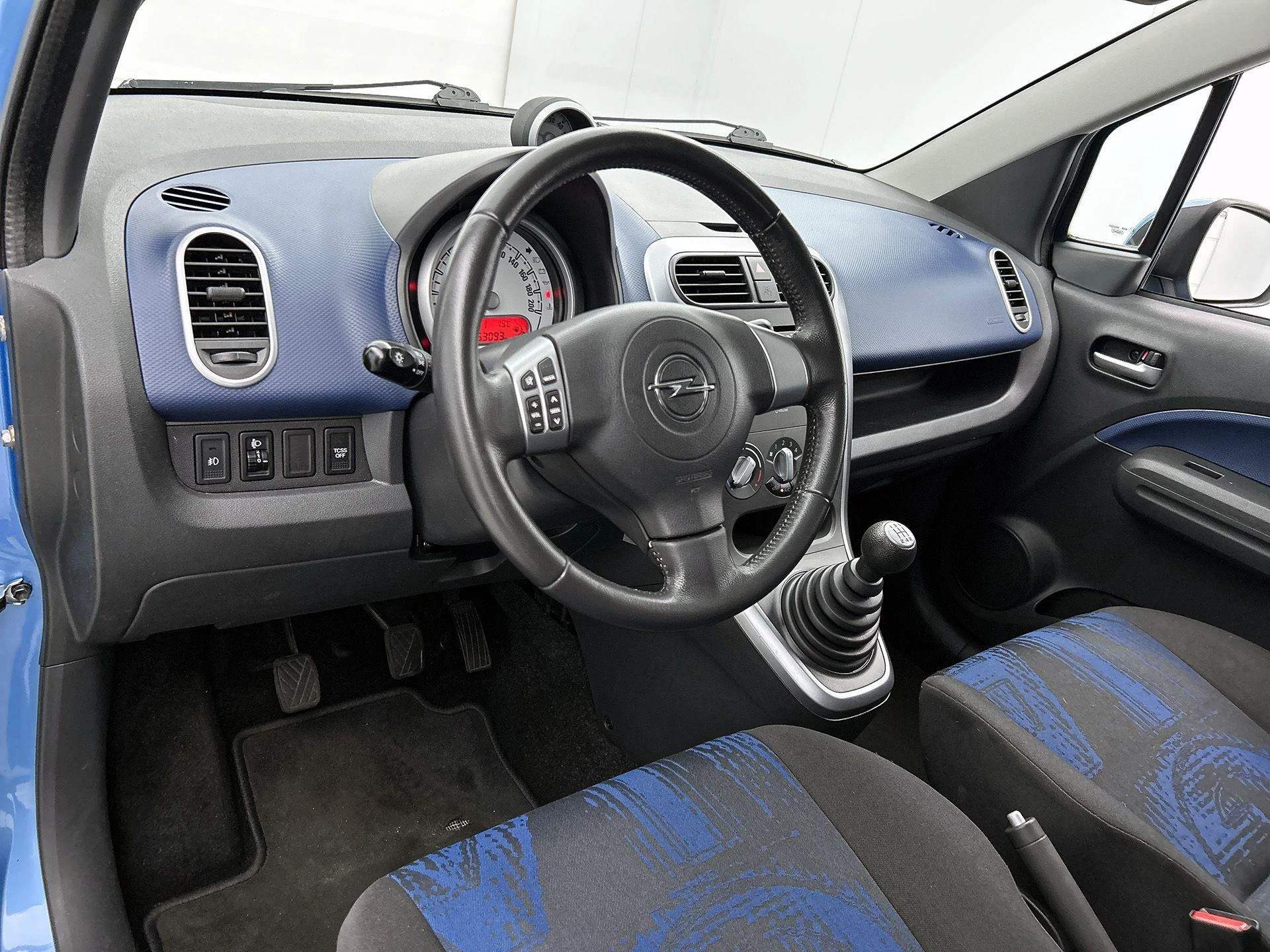 Opel-Agila-image-12