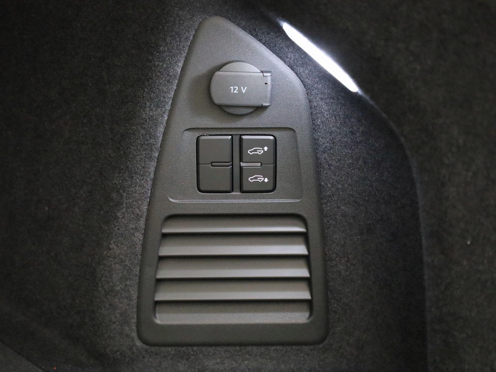 Volkswagen-Touareg-image-11