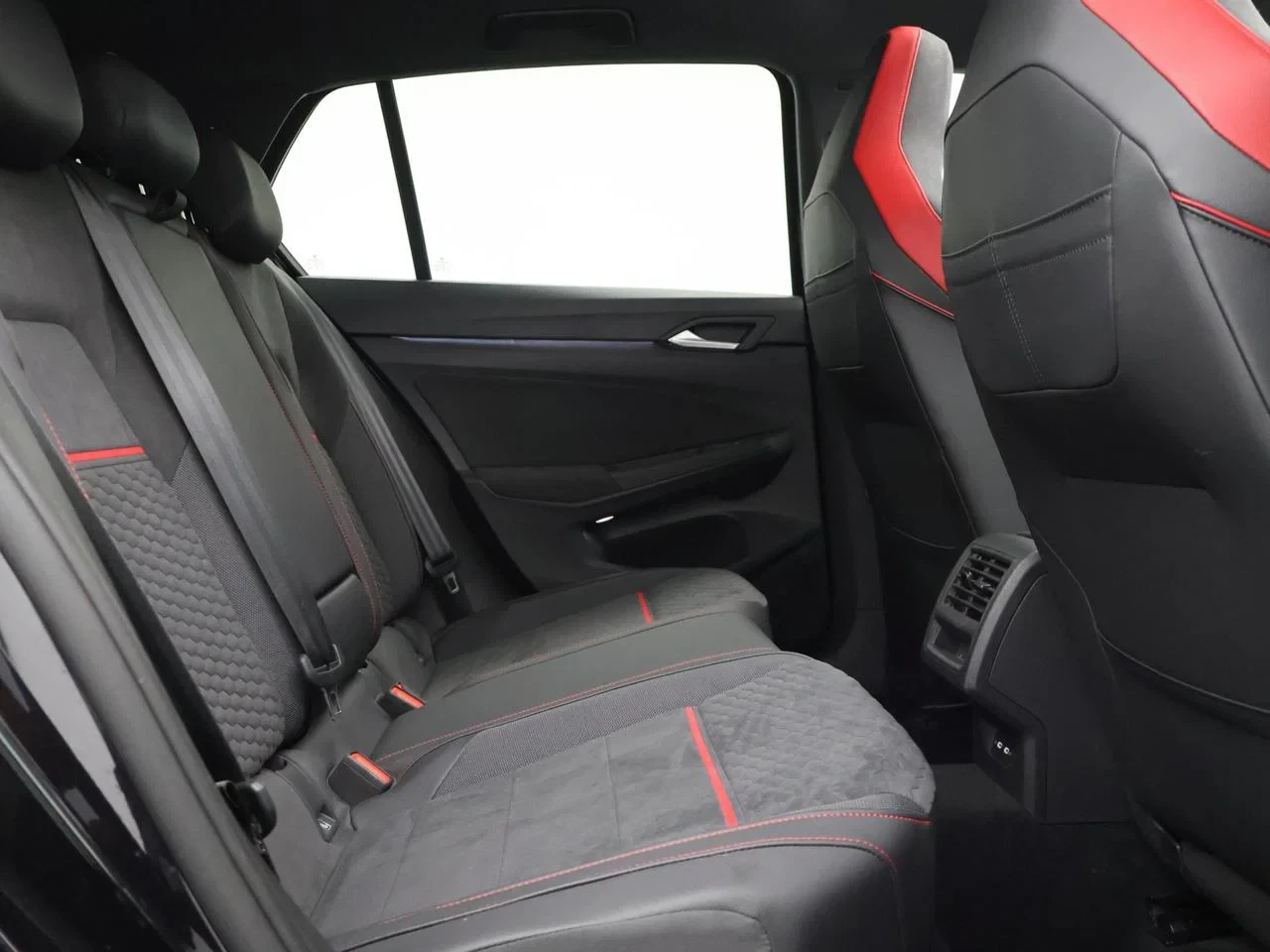 Volkswagen-Golf-image-9
