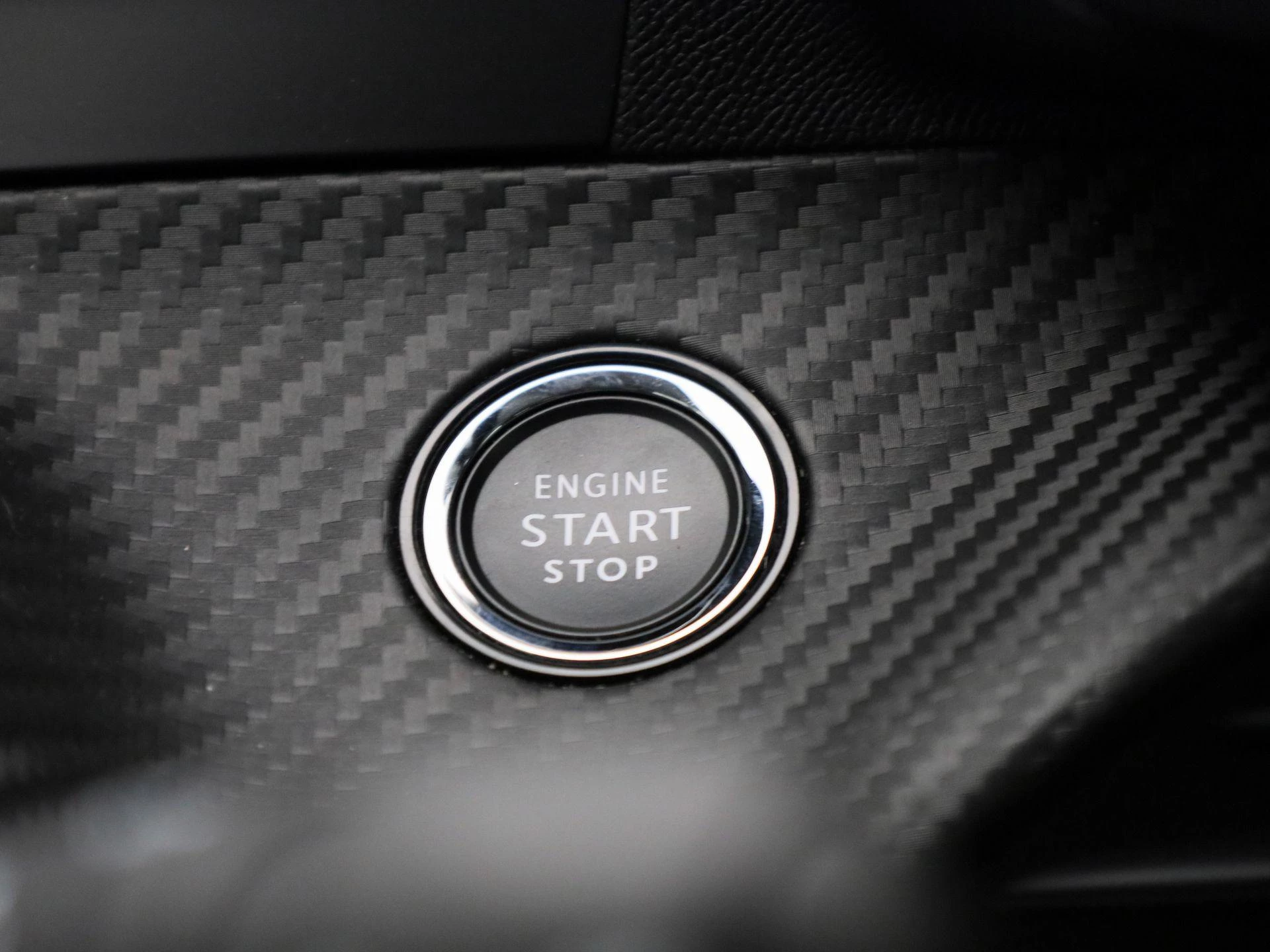 Peugeot-e-208-image-24