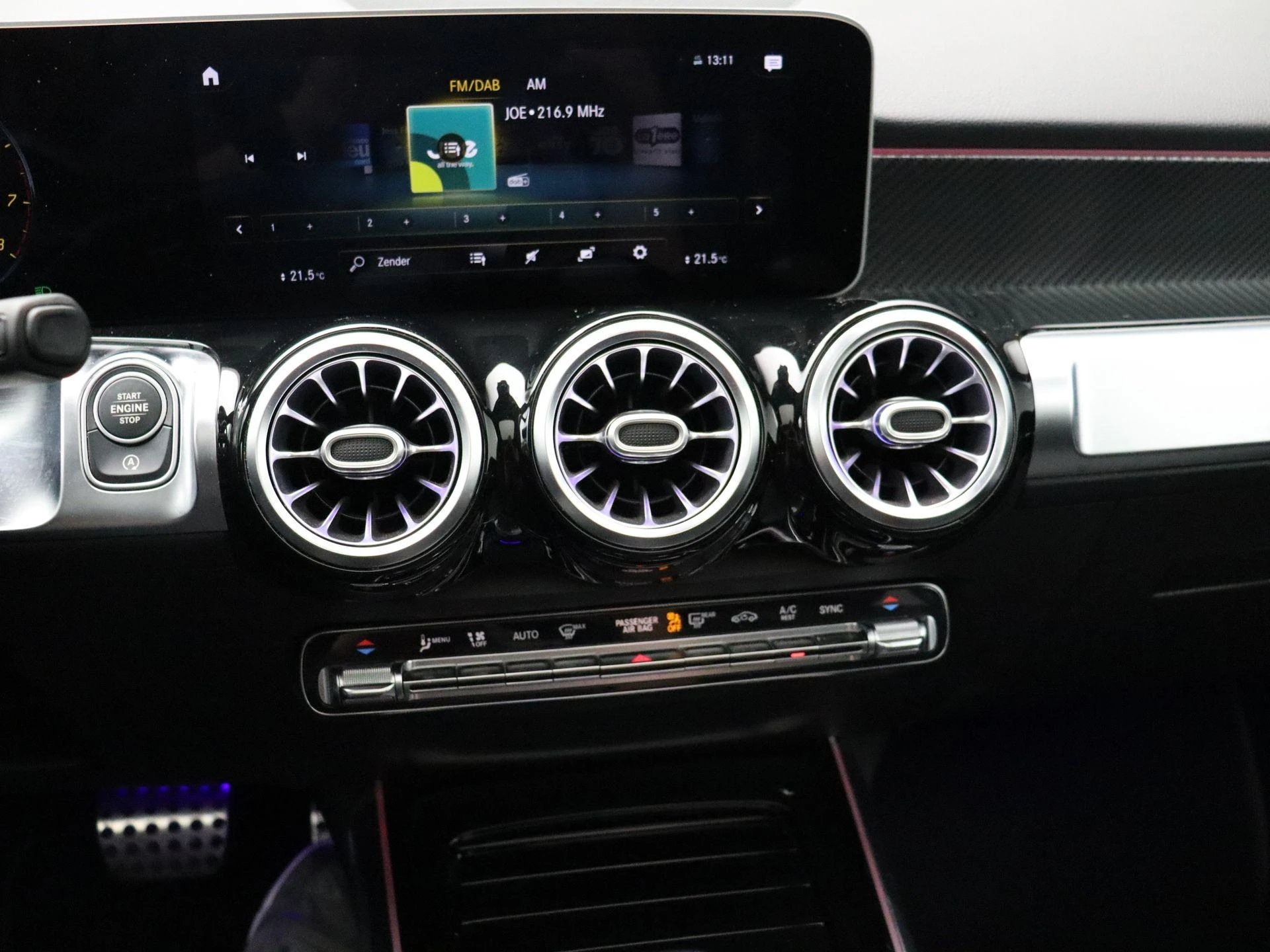 Mercedes-Benz-GLB-image-17
