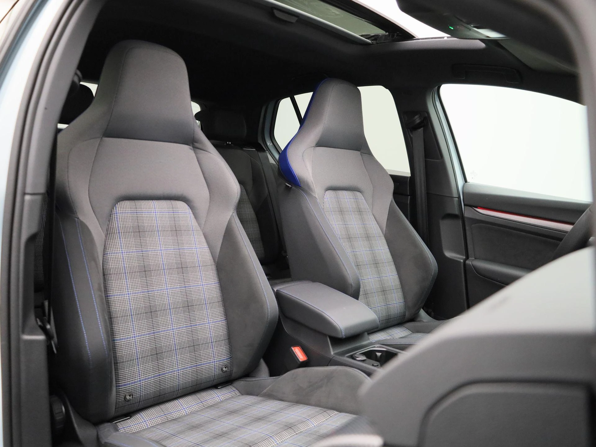 Volkswagen-Golf-image-43