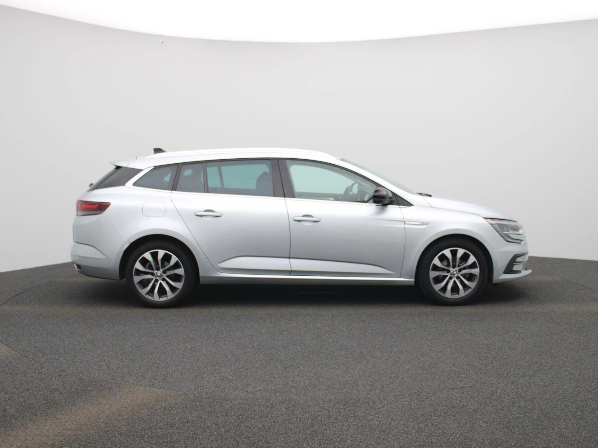 Renault-Mégane Estate-image-5