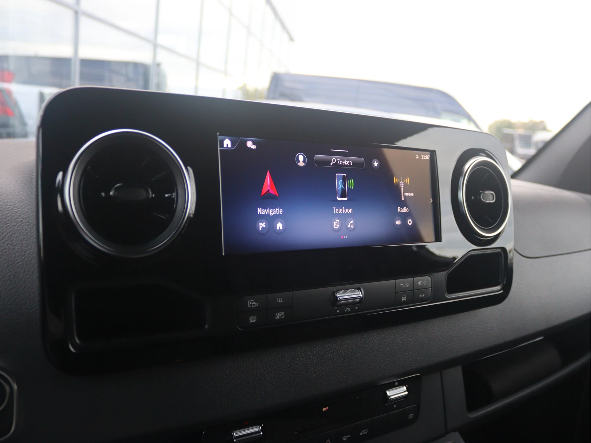 Mercedes-Benz-Sprinter-image-9