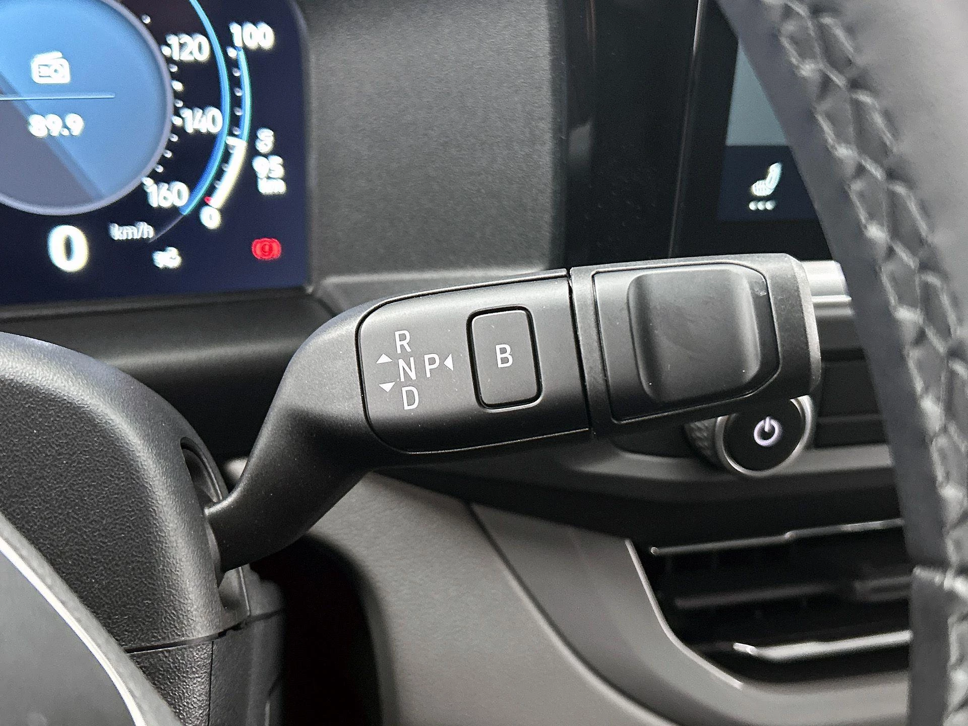 Volkswagen-e-Transporter-image-21