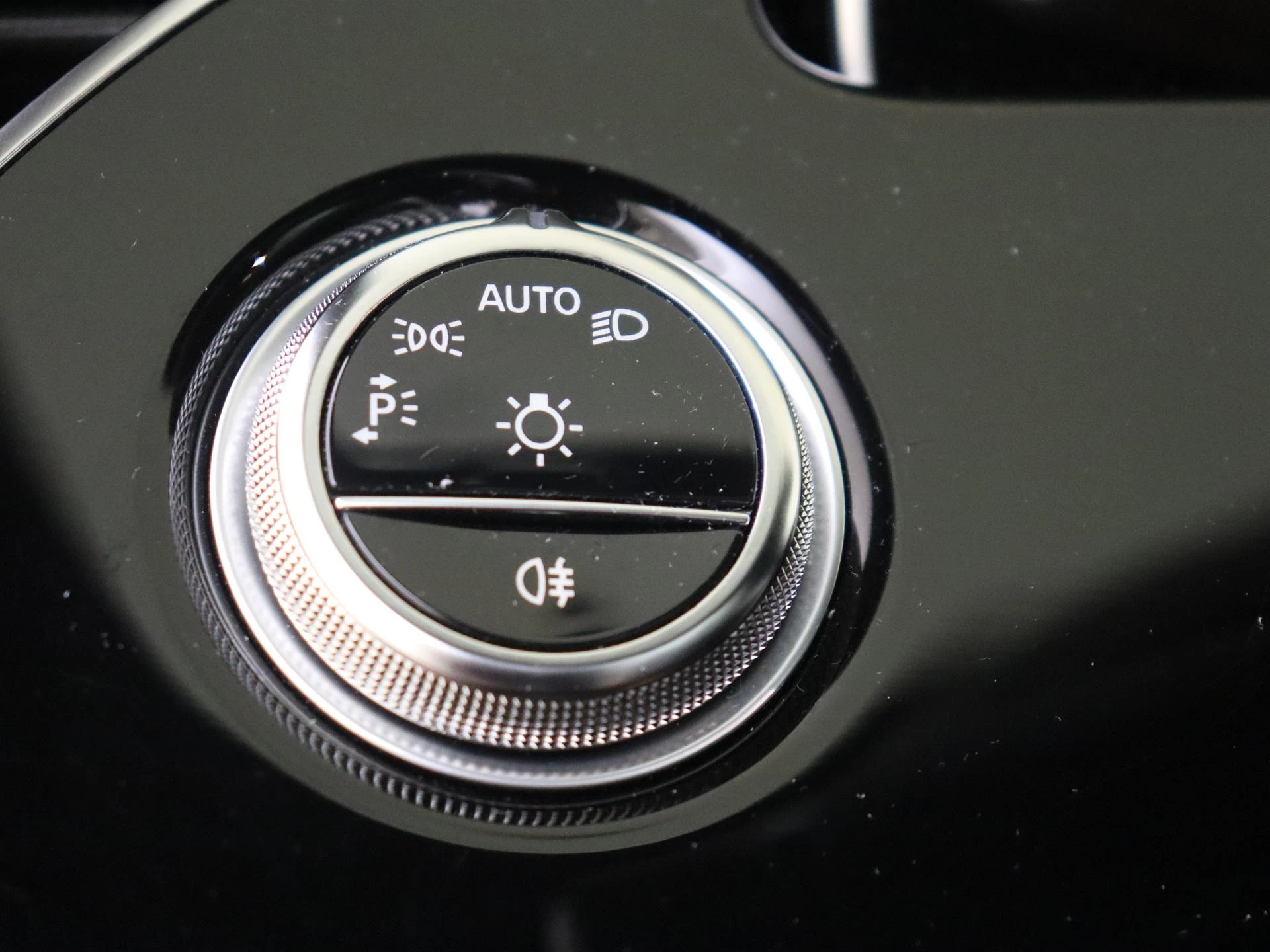 Mercedes-Benz-E-Klasse-image-24