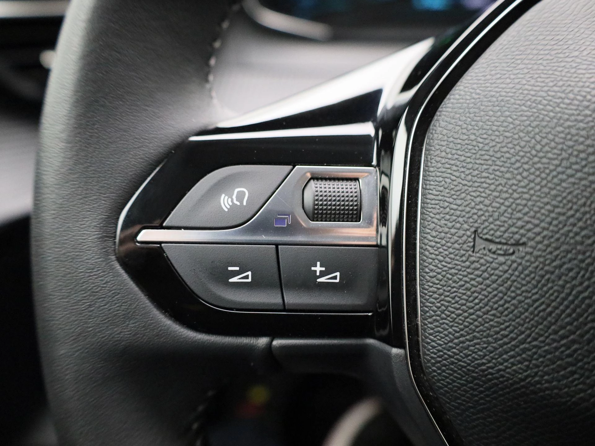 Peugeot-e-208-image-20
