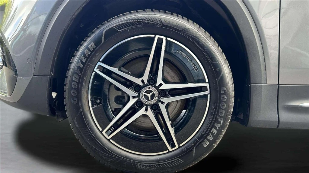 Mercedes-Benz-EQB-image-8