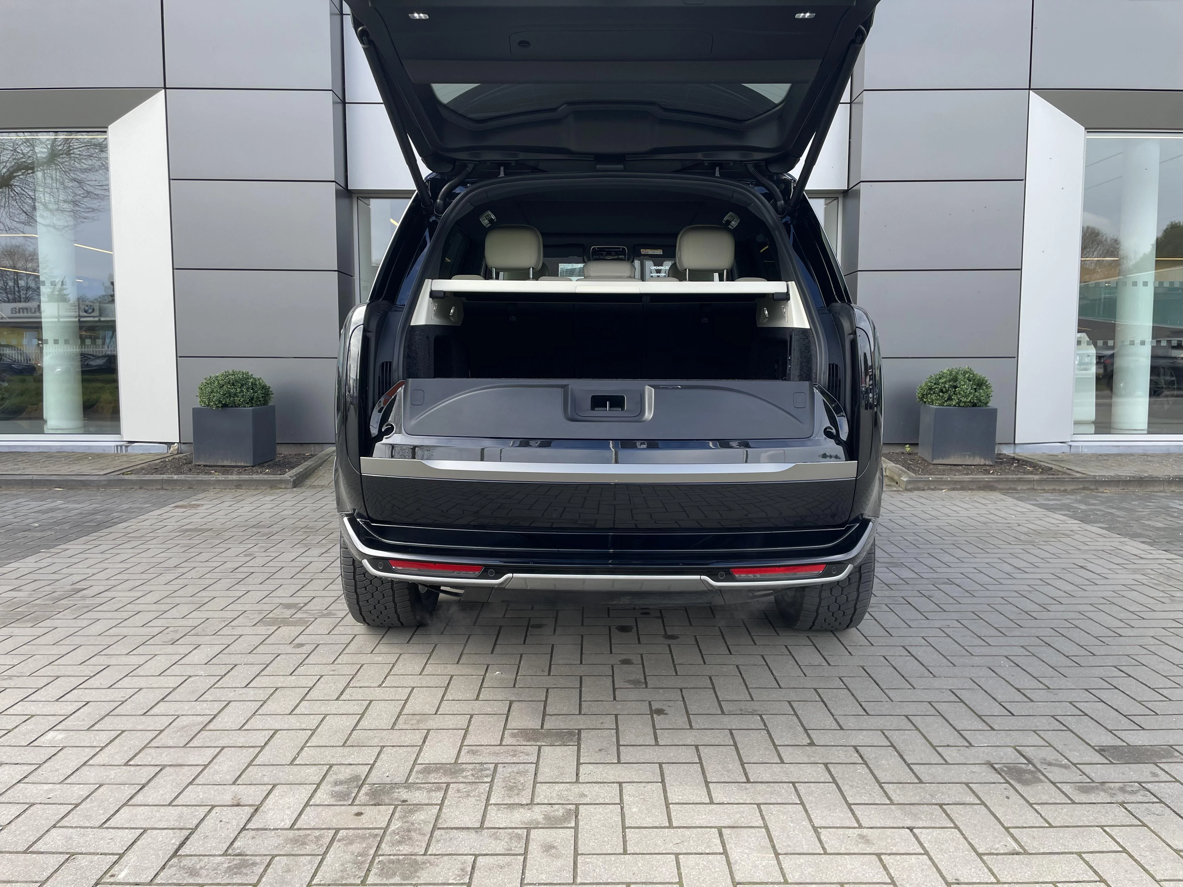 Land Rover Range Rover SWB P460e SE