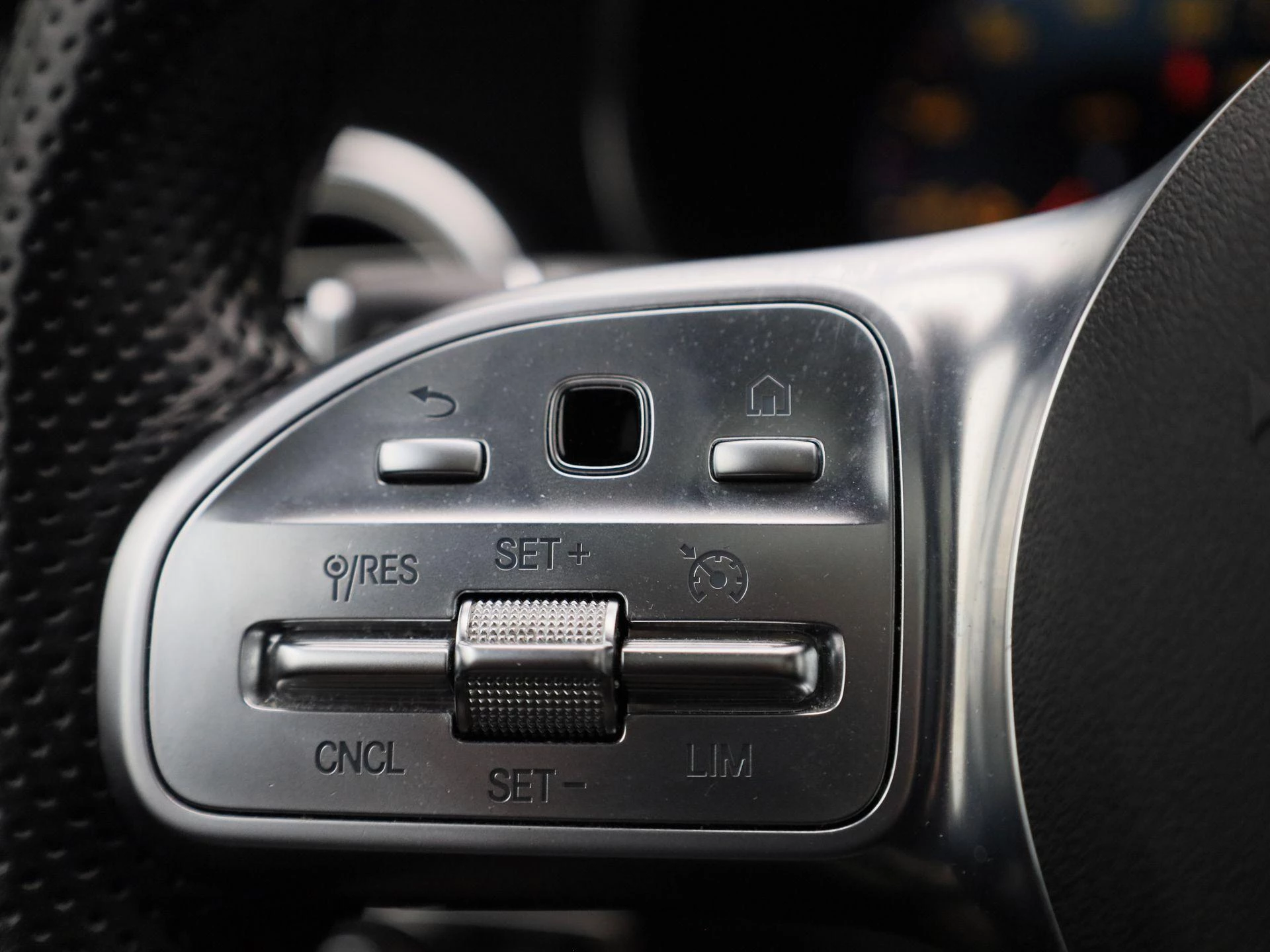 Mercedes-Benz-C-Klasse-image-18