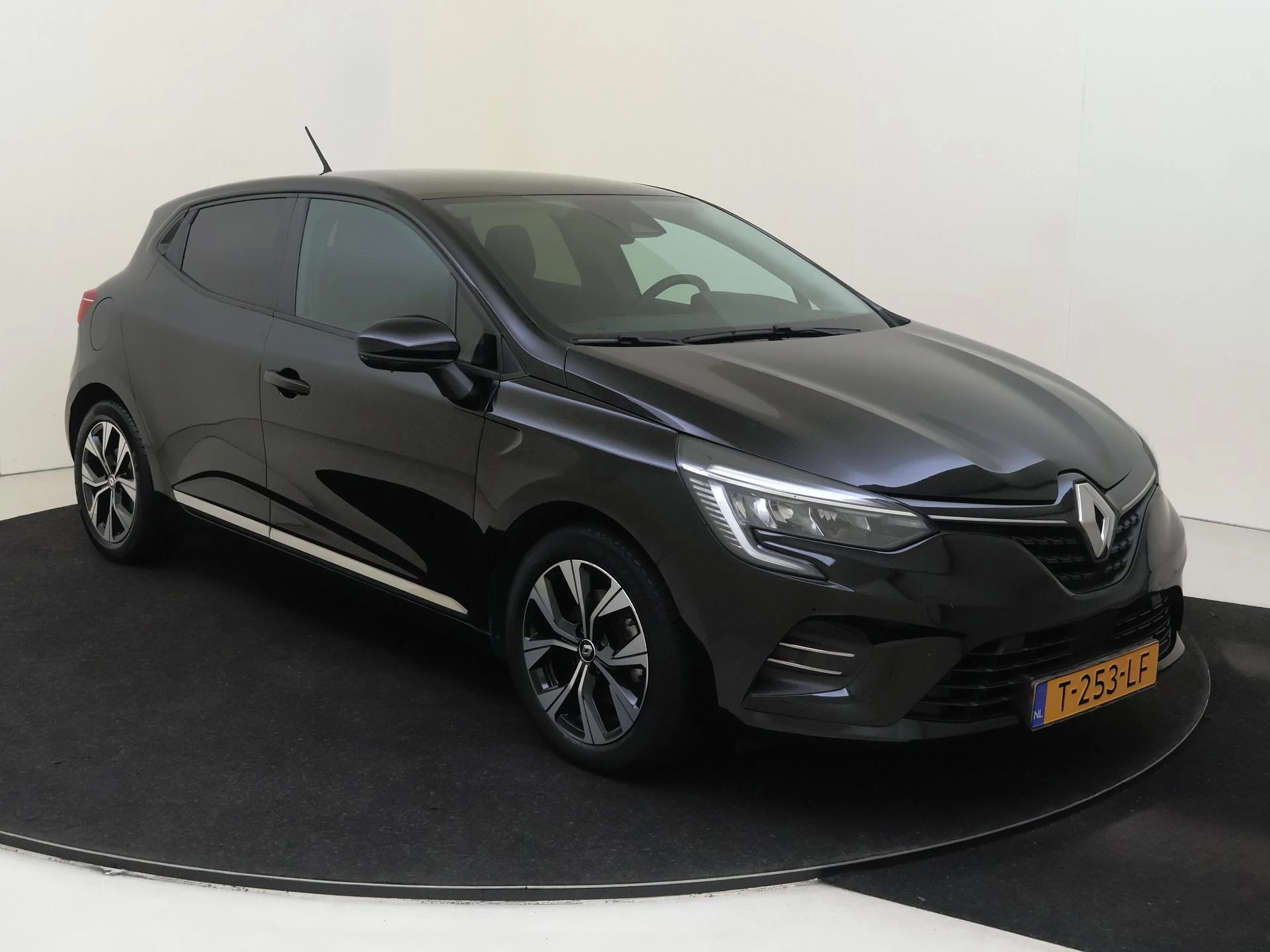 Renault-Clio-image-1