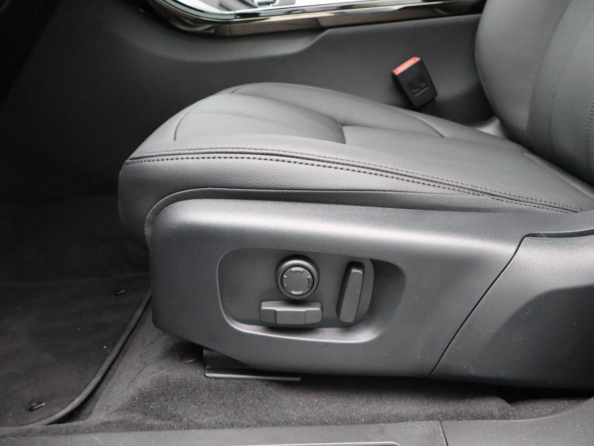 Land Rover-Range Rover Evoque-image-30