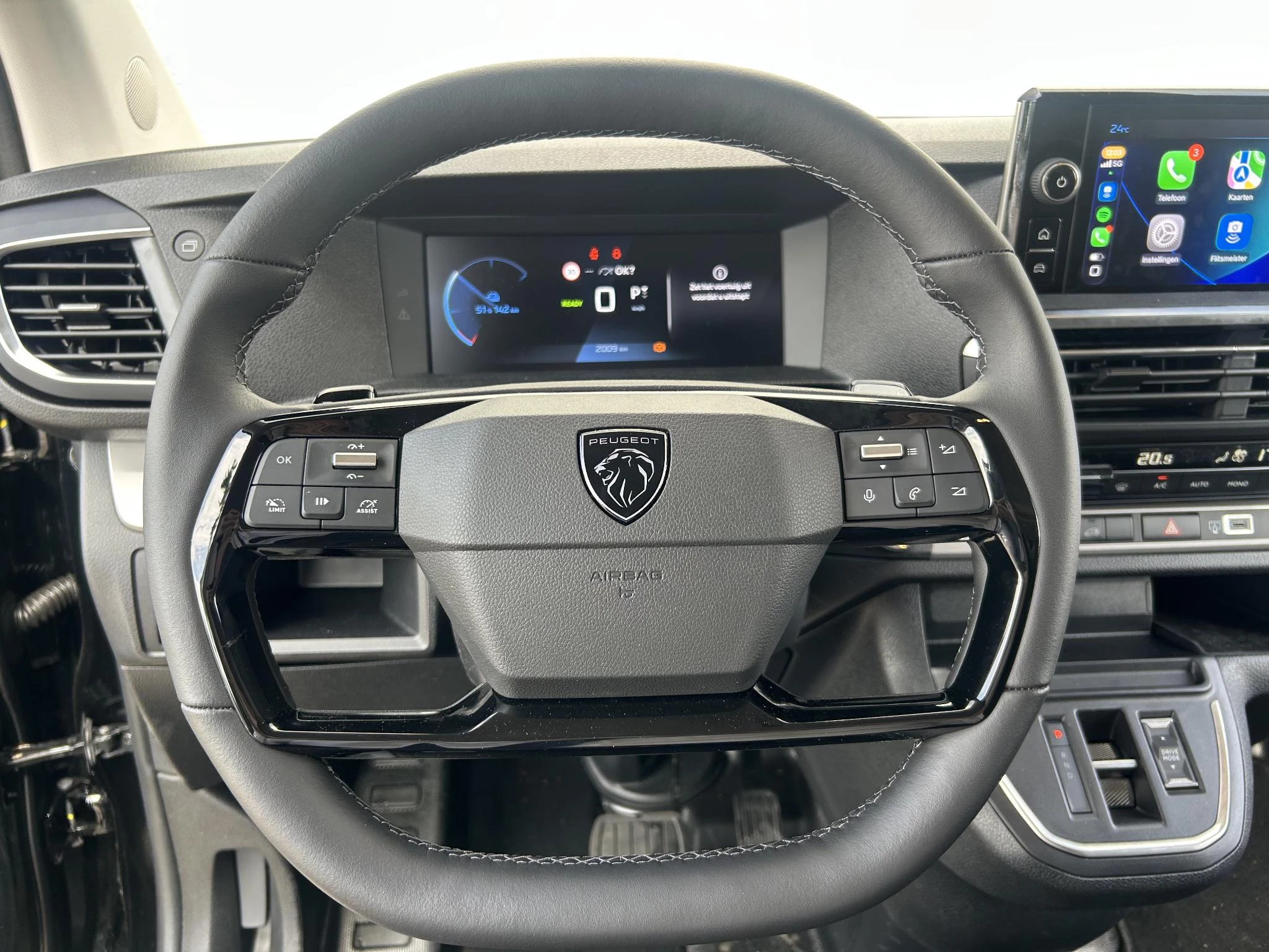 Peugeot-e-Expert-image-11