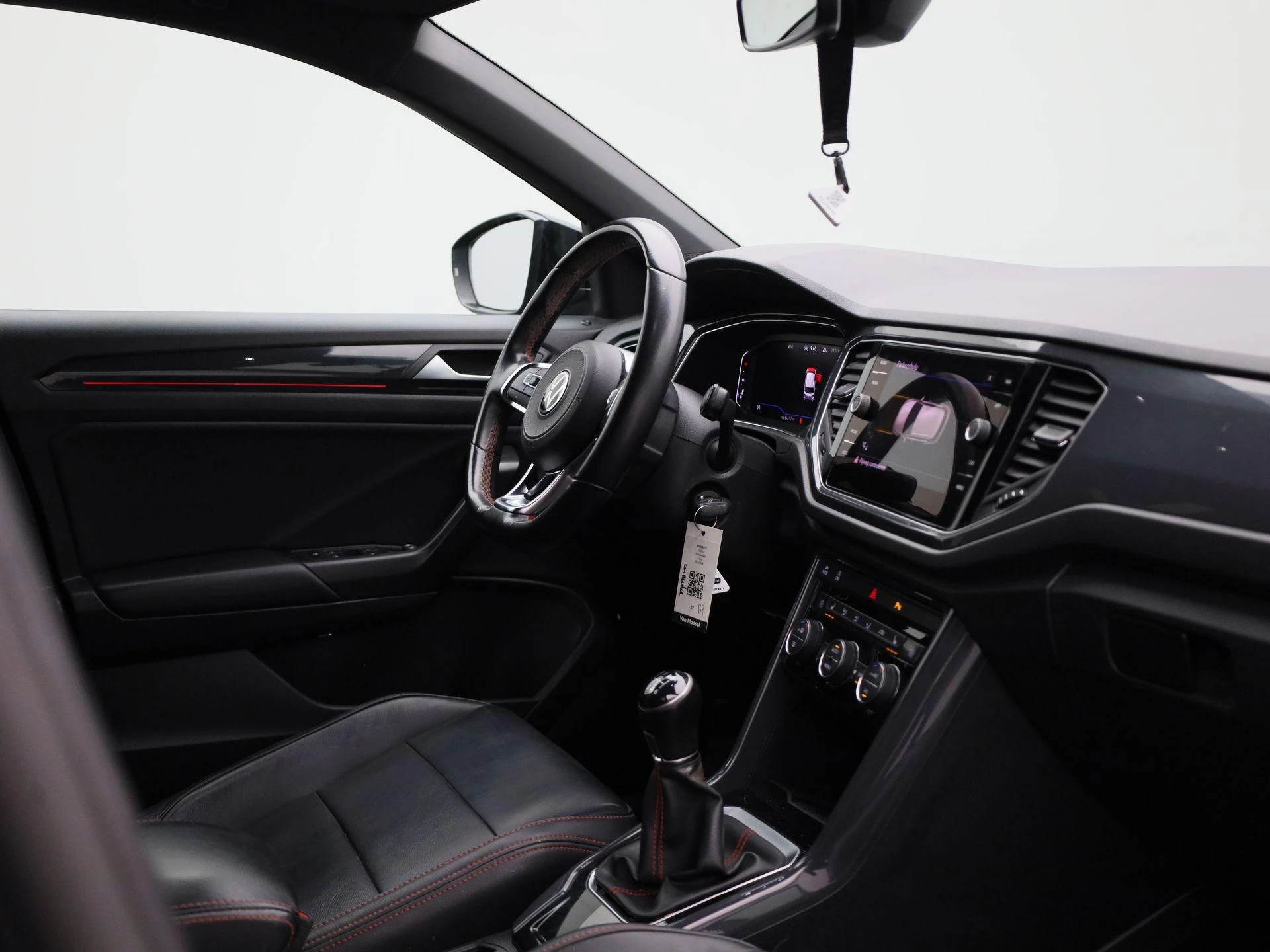 Volkswagen-T-Roc-image-32