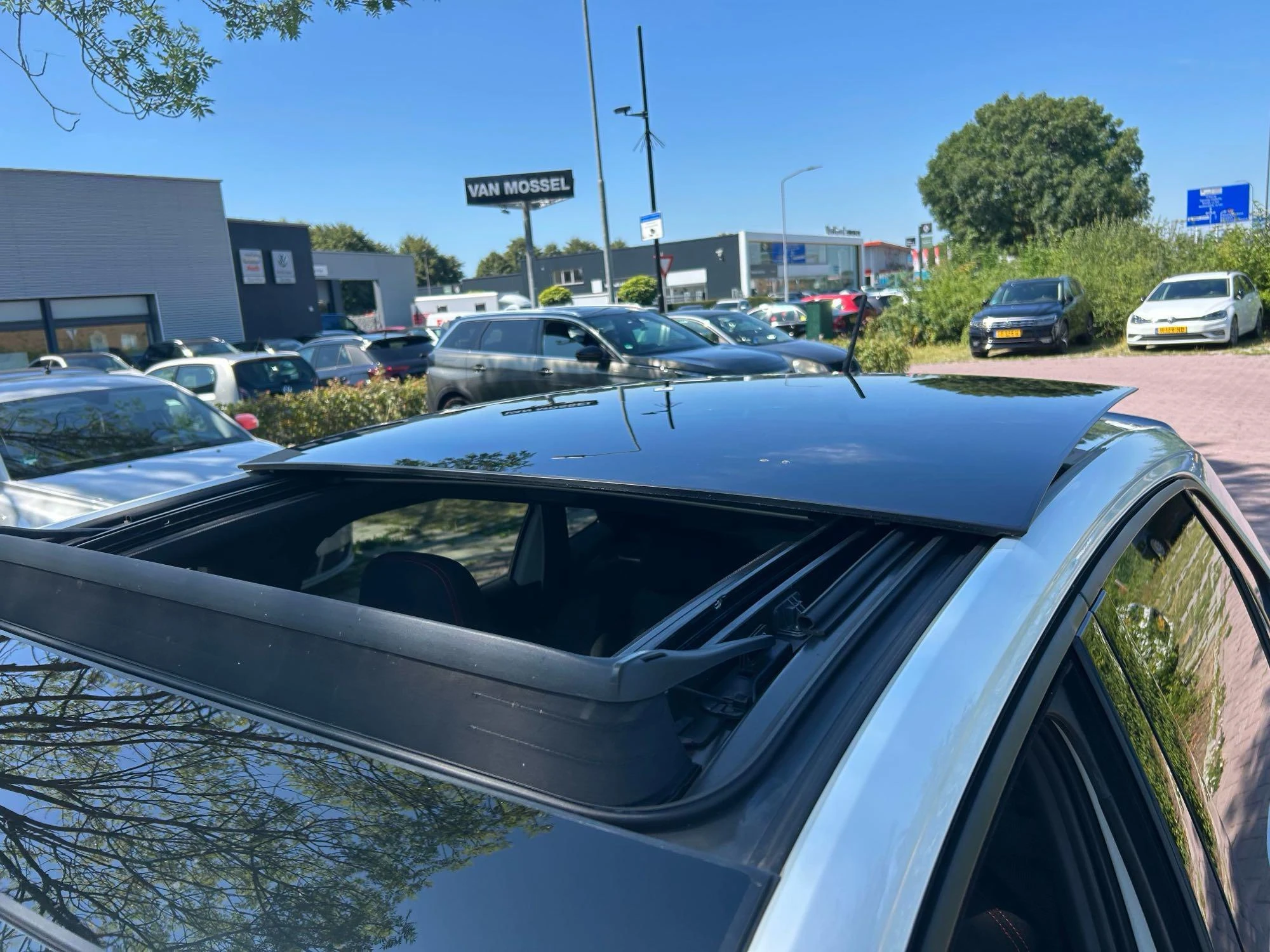Volkswagen-Polo-image-7
