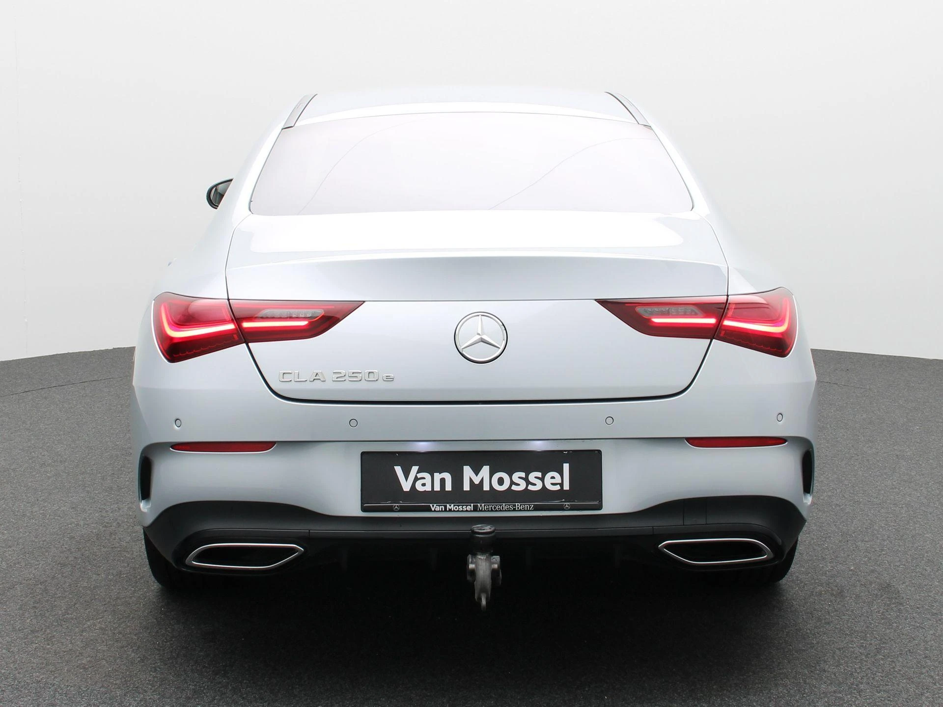 Mercedes-Benz-CLA-image-4