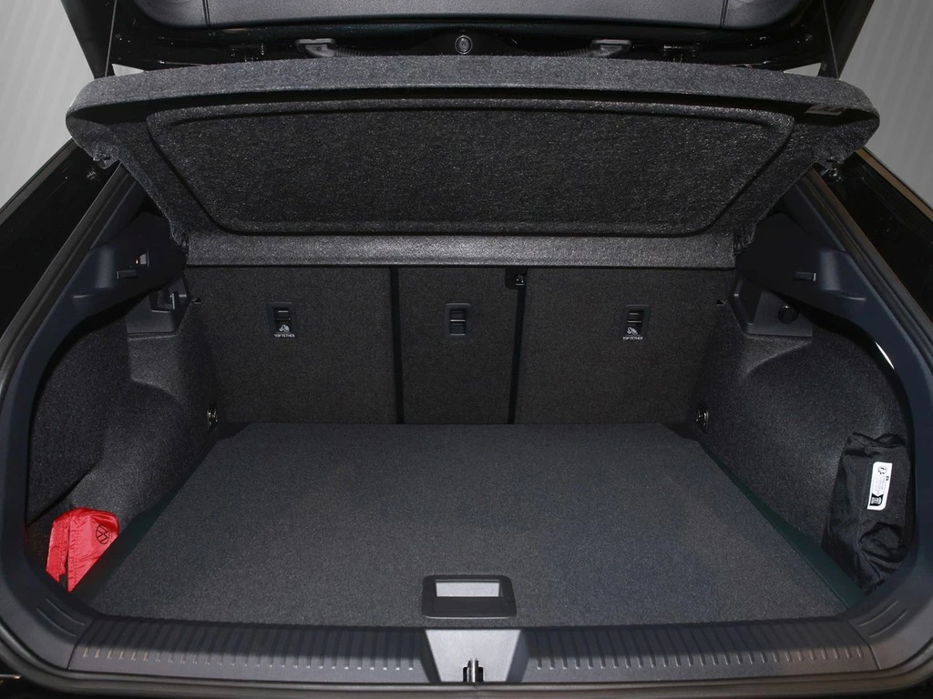 Volkswagen T-Roc 1.5 eTSI DSG R-Line AHK, IQ-Light, Navi VSA