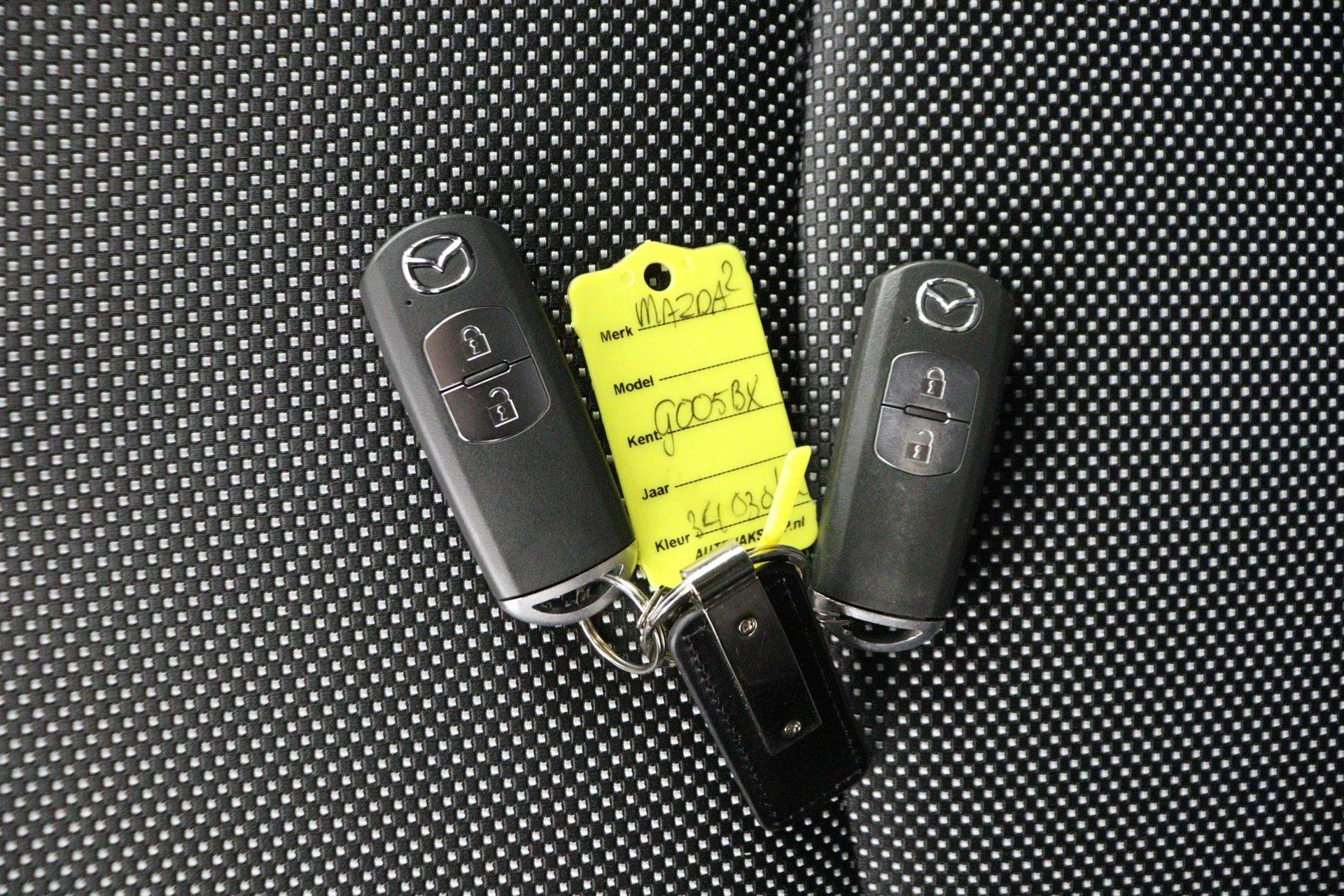 Mazda-2-image-13