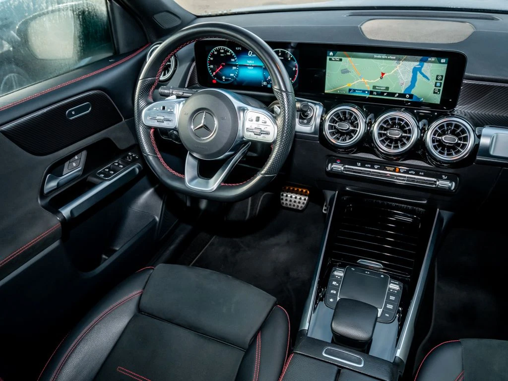 Mercedes-Benz-GLB 200 d-image-9