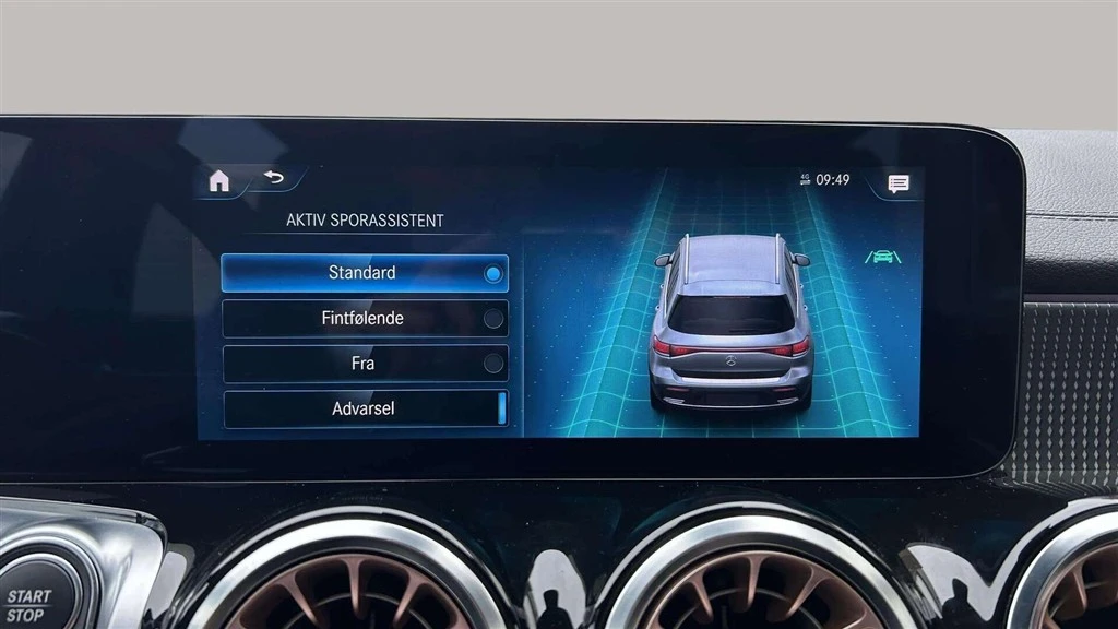 Mercedes-Benz-EQB-image-20