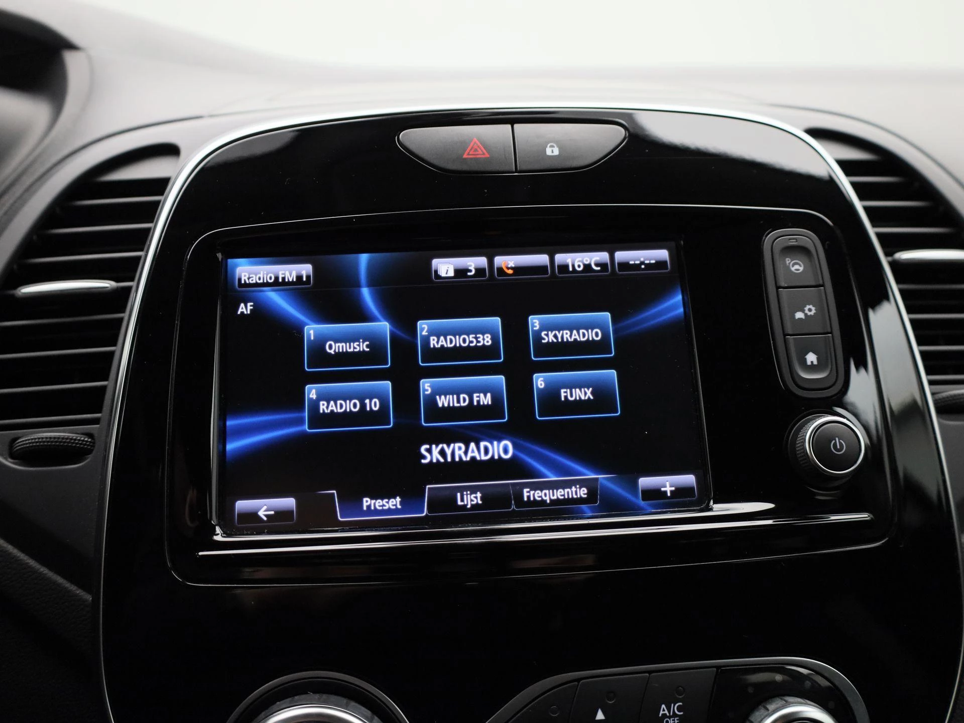 Renault-Captur-image-18