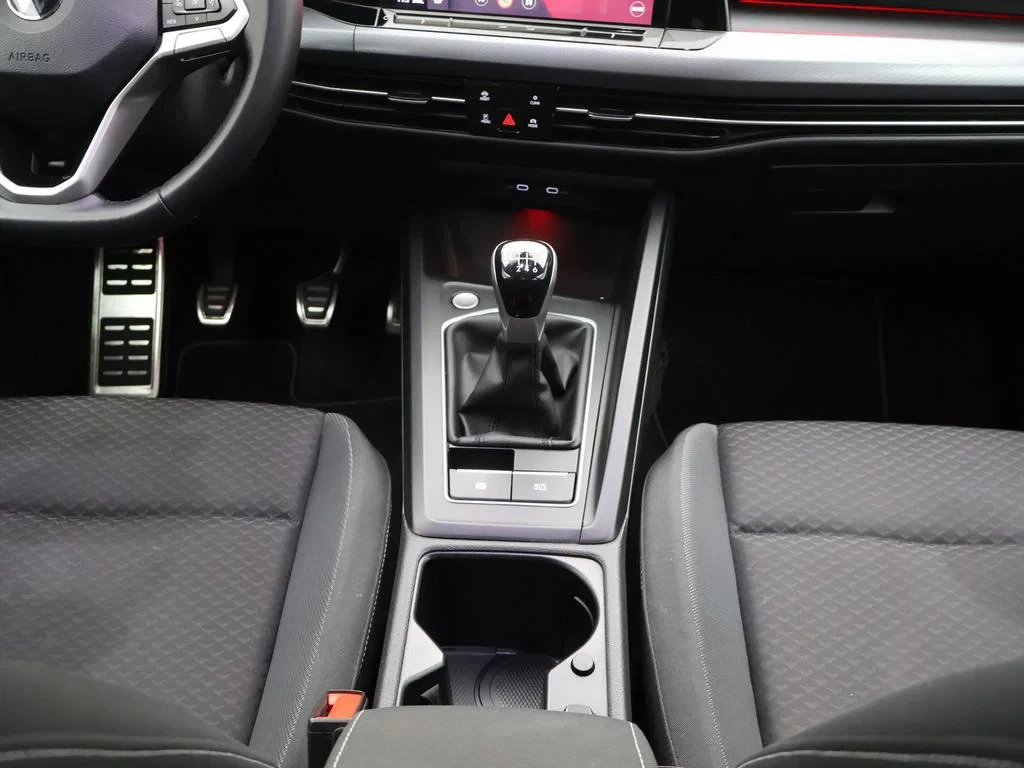 Volkswagen-Golf-image-15