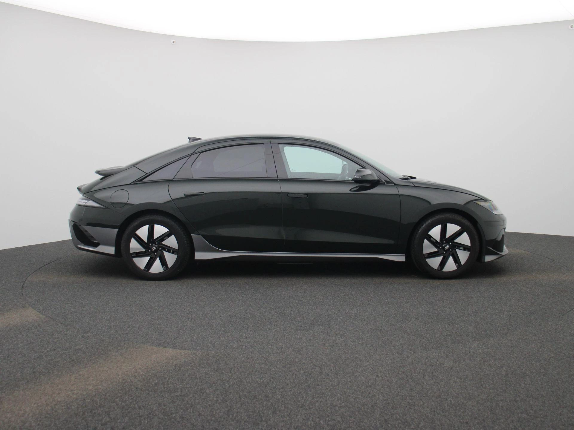Hyundai-IONIQ 6-image-5