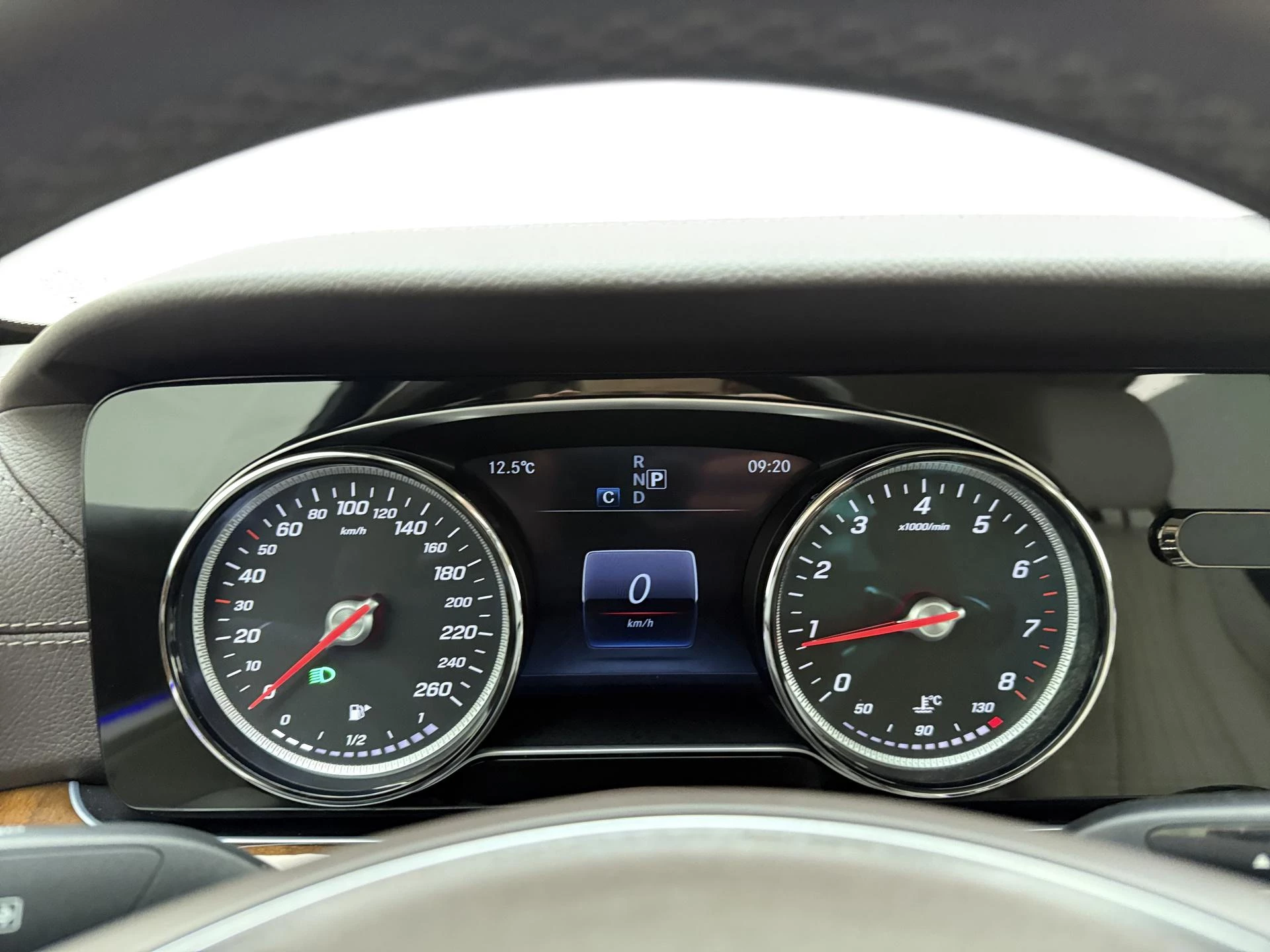 Mercedes-Benz-E-Klasse-image-14