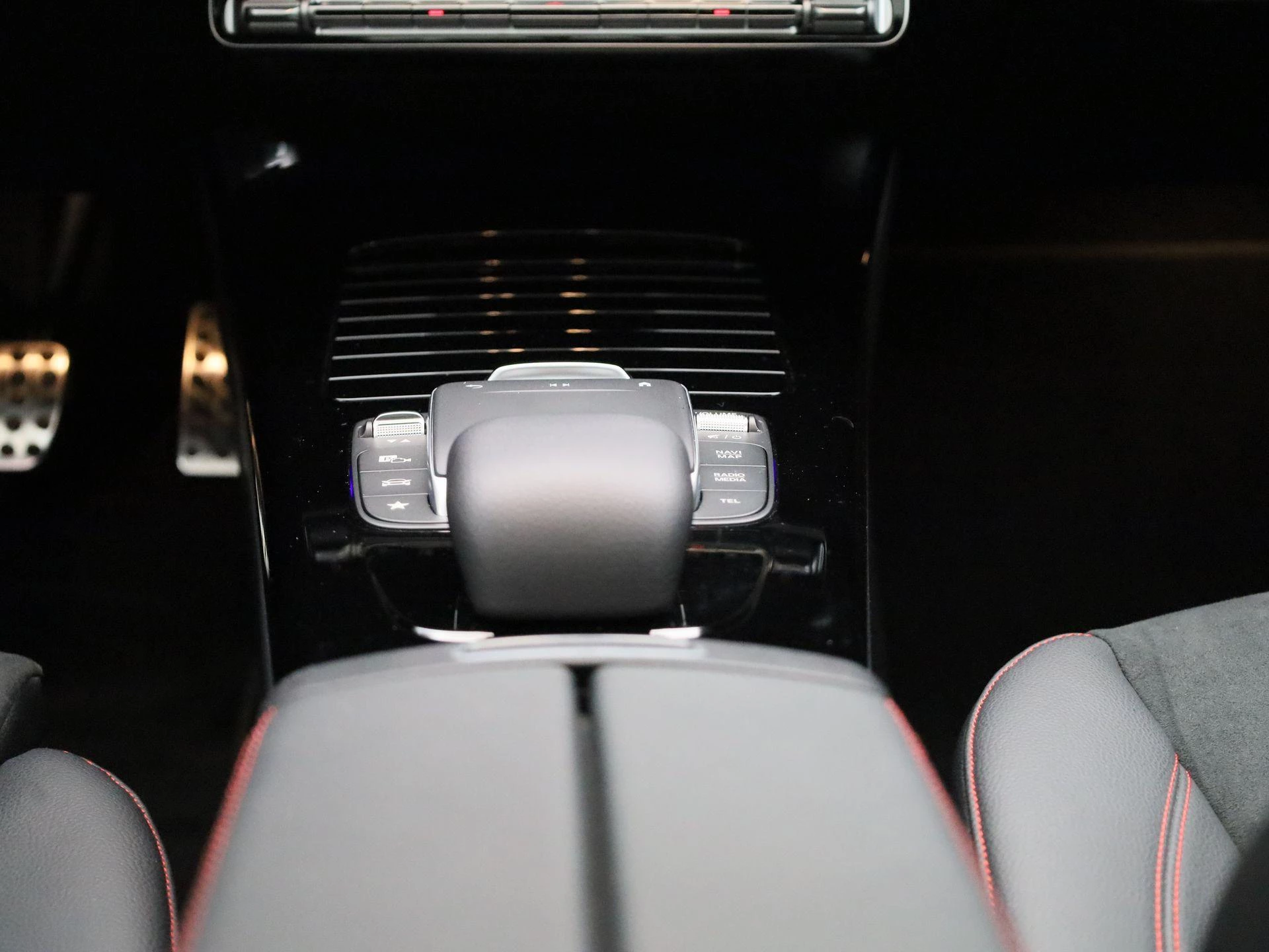Mercedes-Benz-CLA-image-9