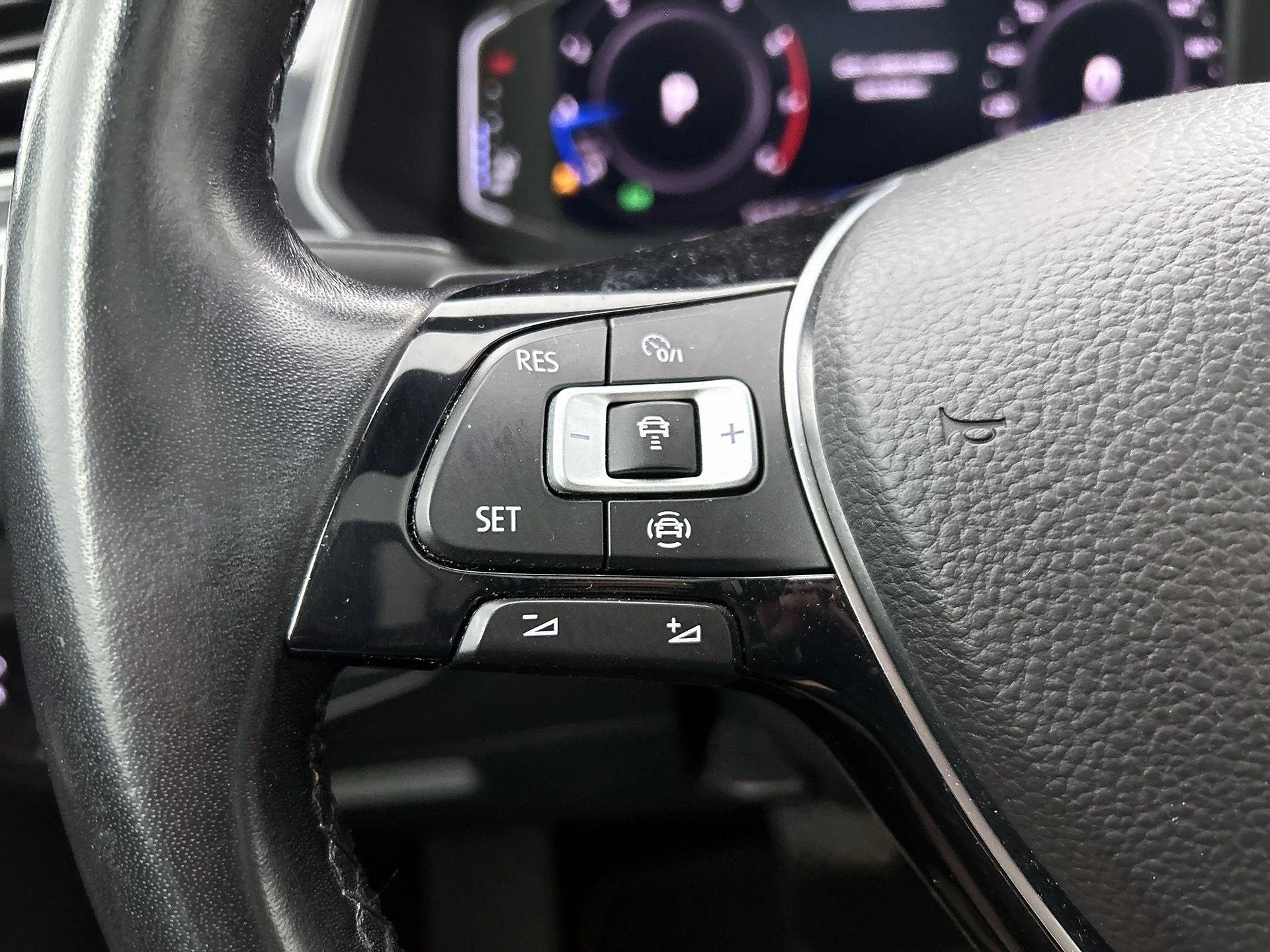 Volkswagen-Tiguan-image-5