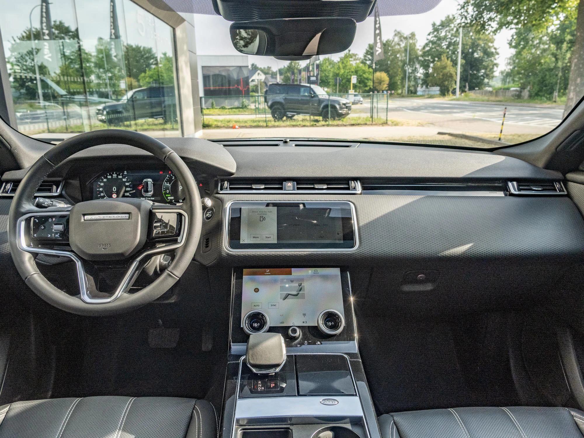 Land Rover Range Rover Velar P400e SE AWD Auto. 23MY