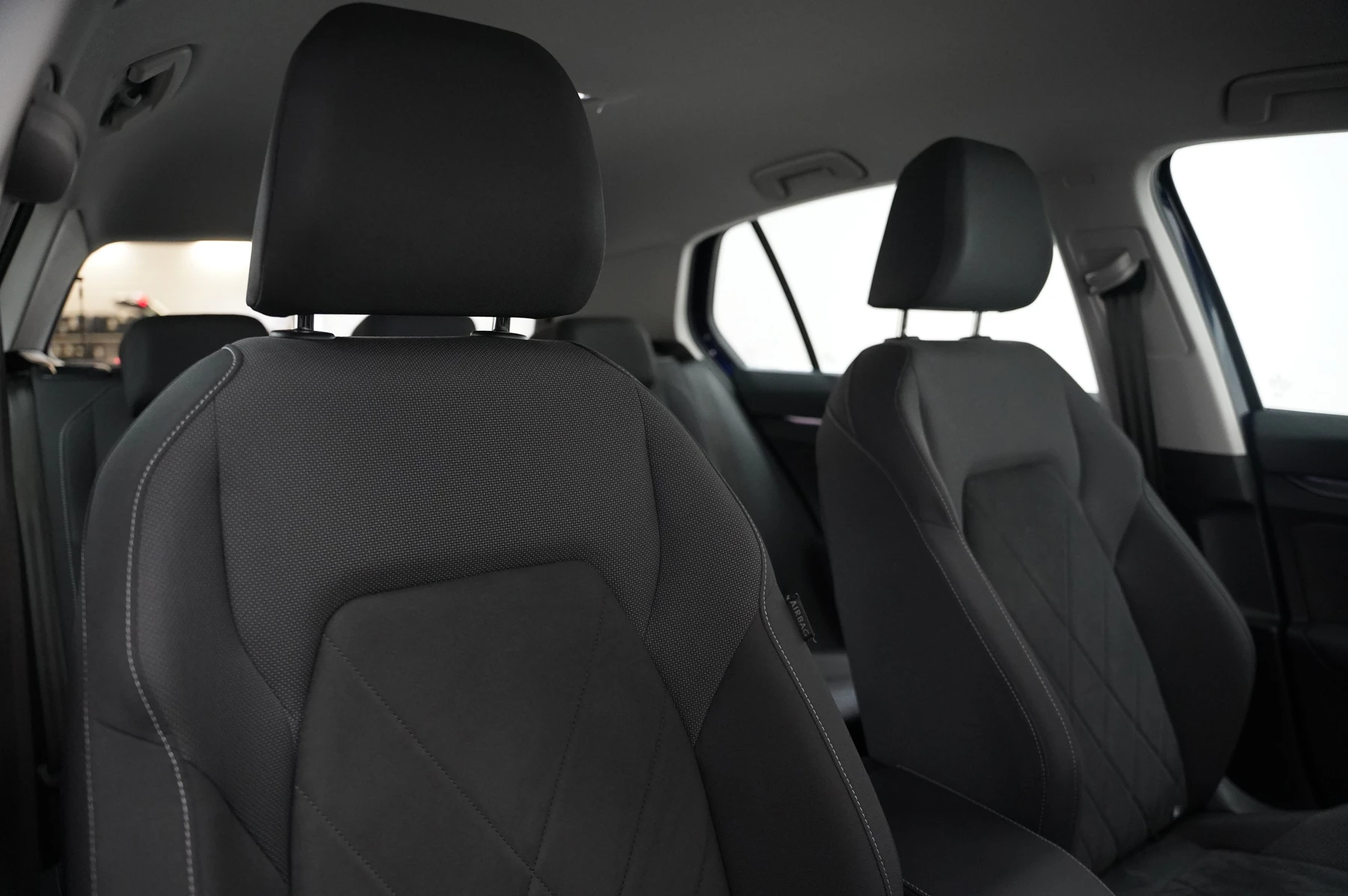 Volkswagen-Golf-image-24