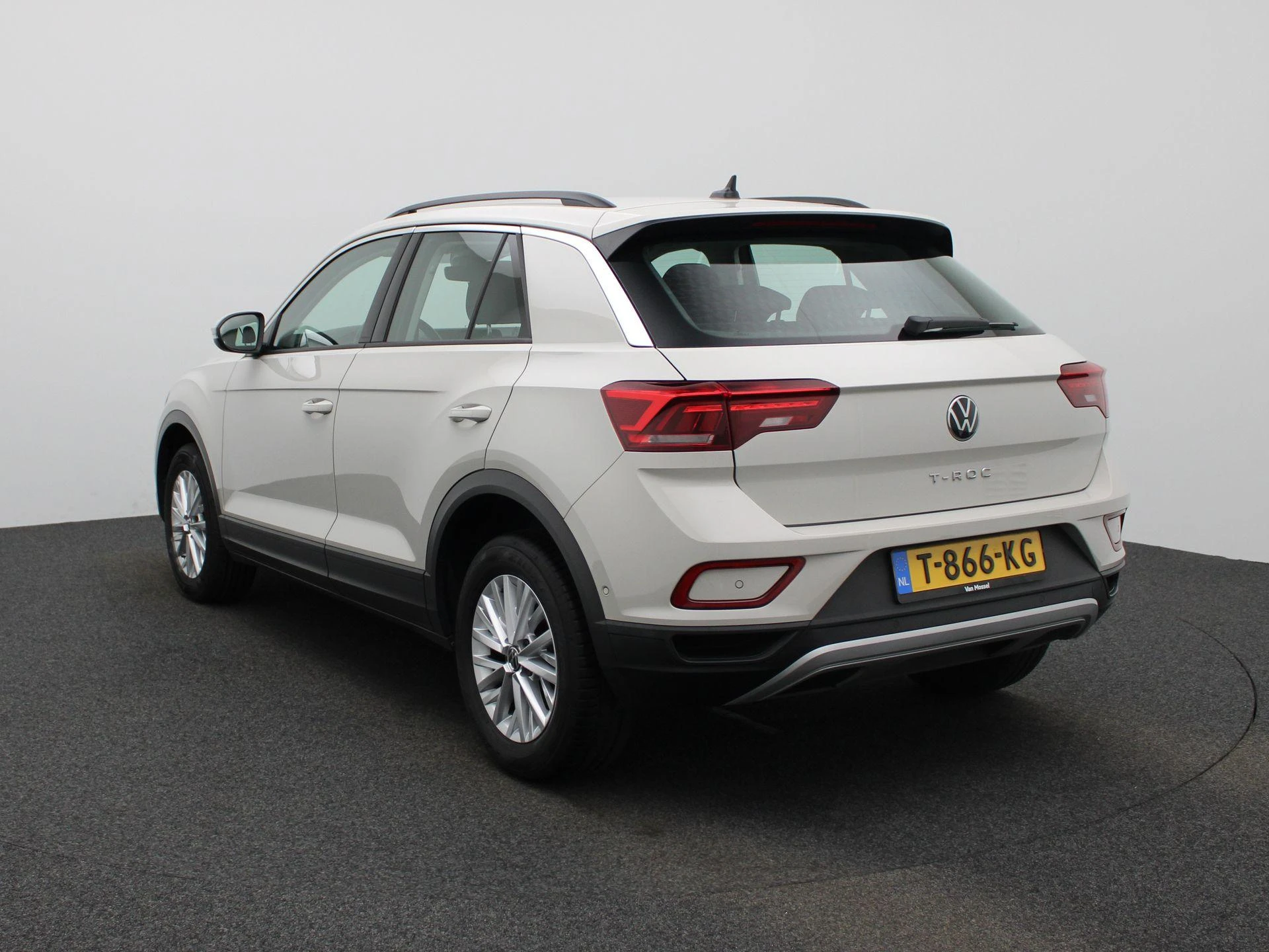Volkswagen-T-Roc-image-1