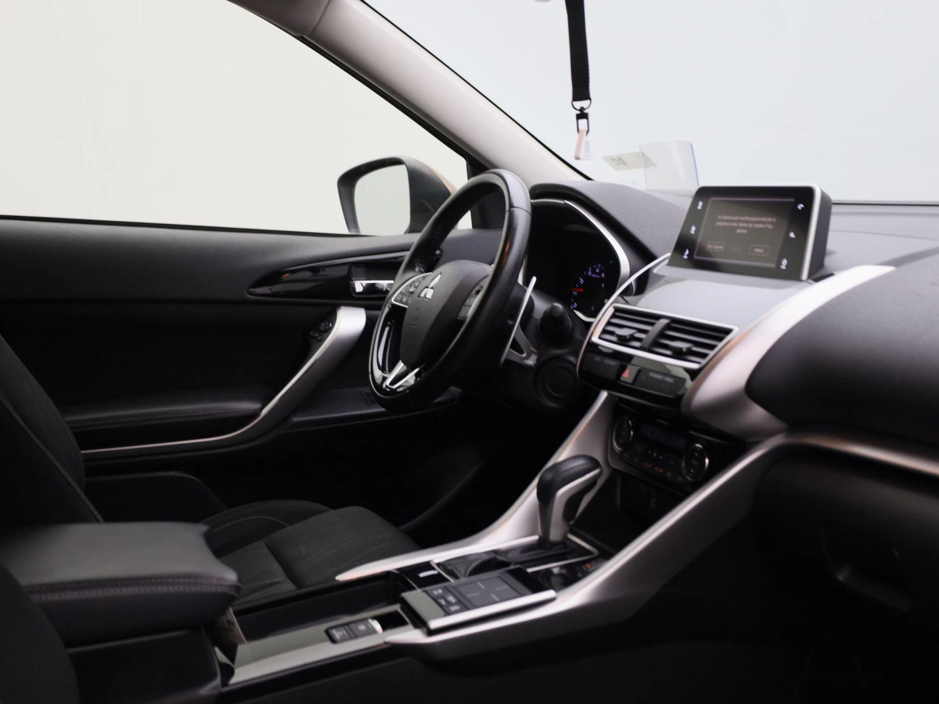 Mitsubishi-Eclipse Cross-image-33
