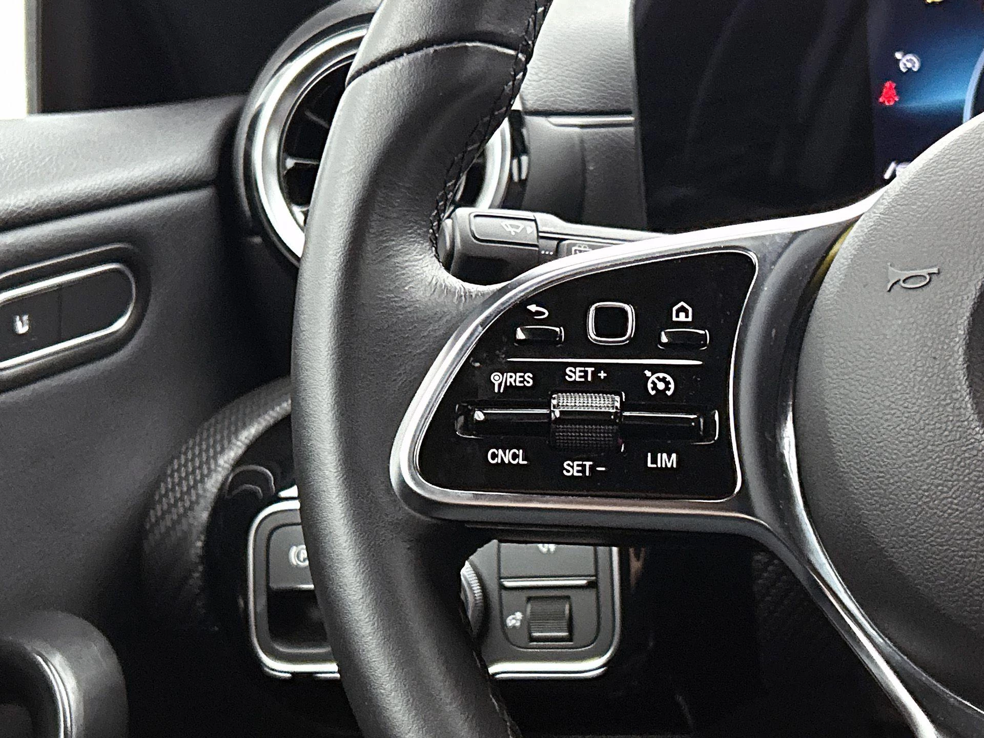 Mercedes-Benz-CLA-image-5
