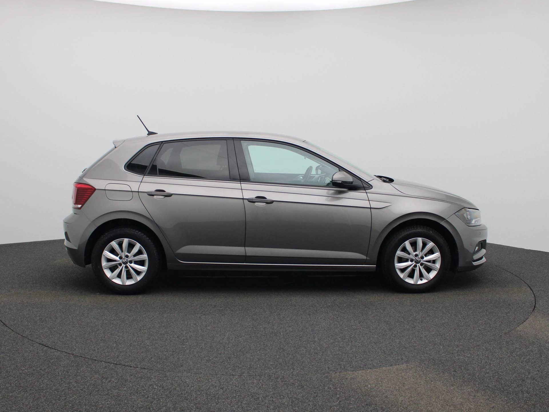 Volkswagen-Polo-image-5