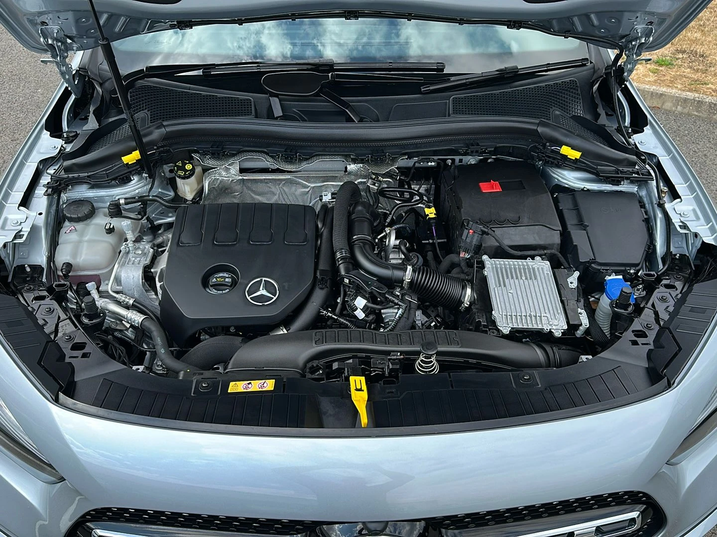 Mercedes-Benz-GLA-image-13