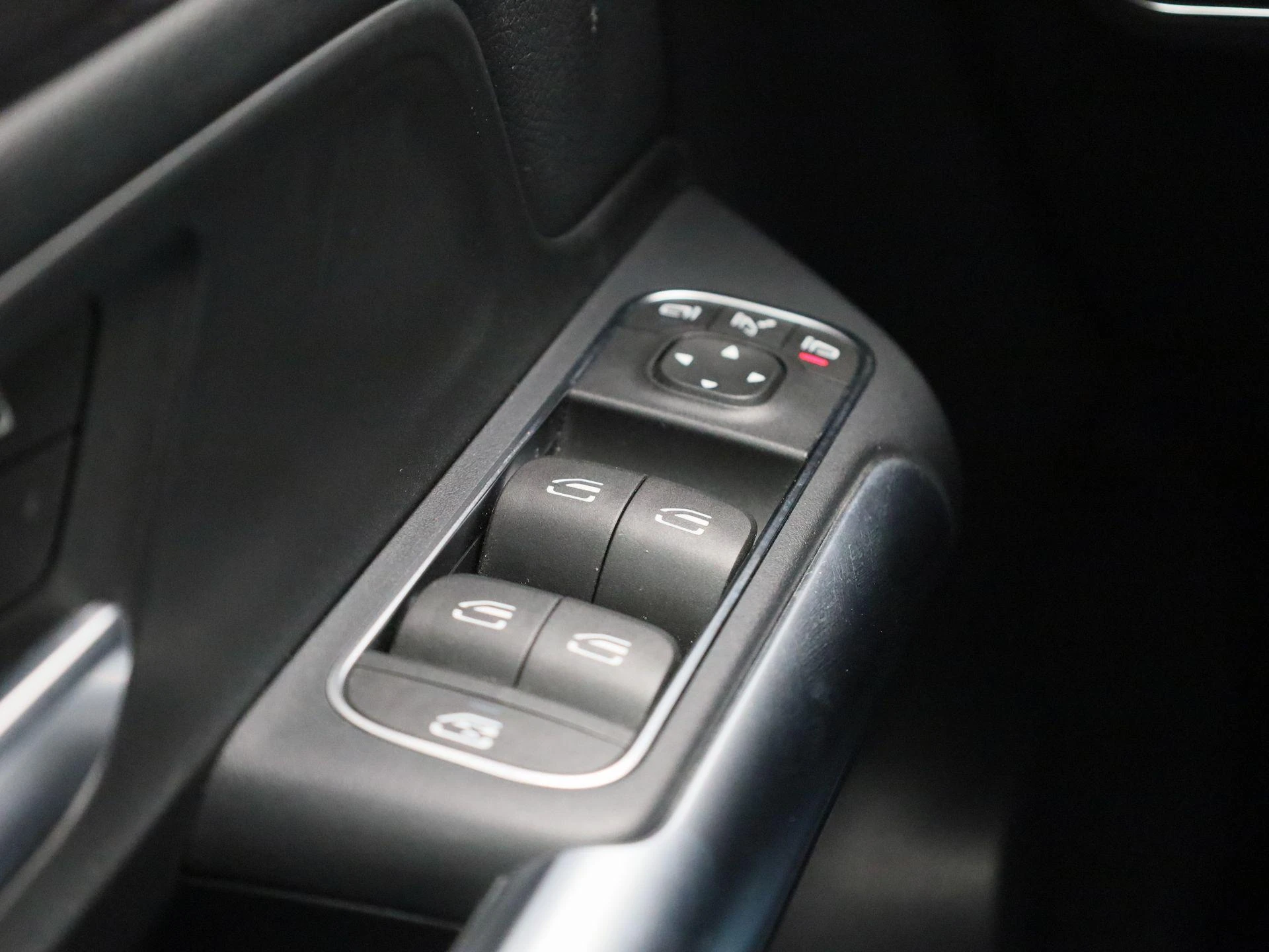 Mercedes-Benz-EQA-image-35