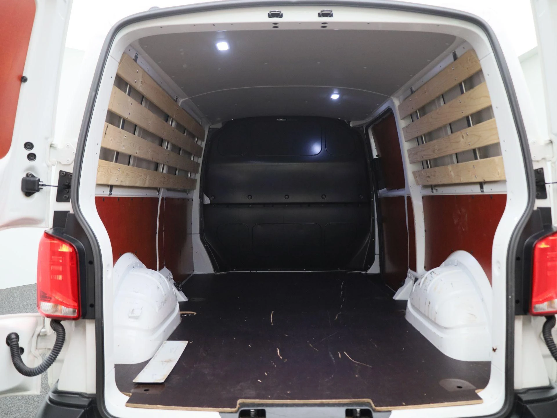 Volkswagen-Transporter-image-14