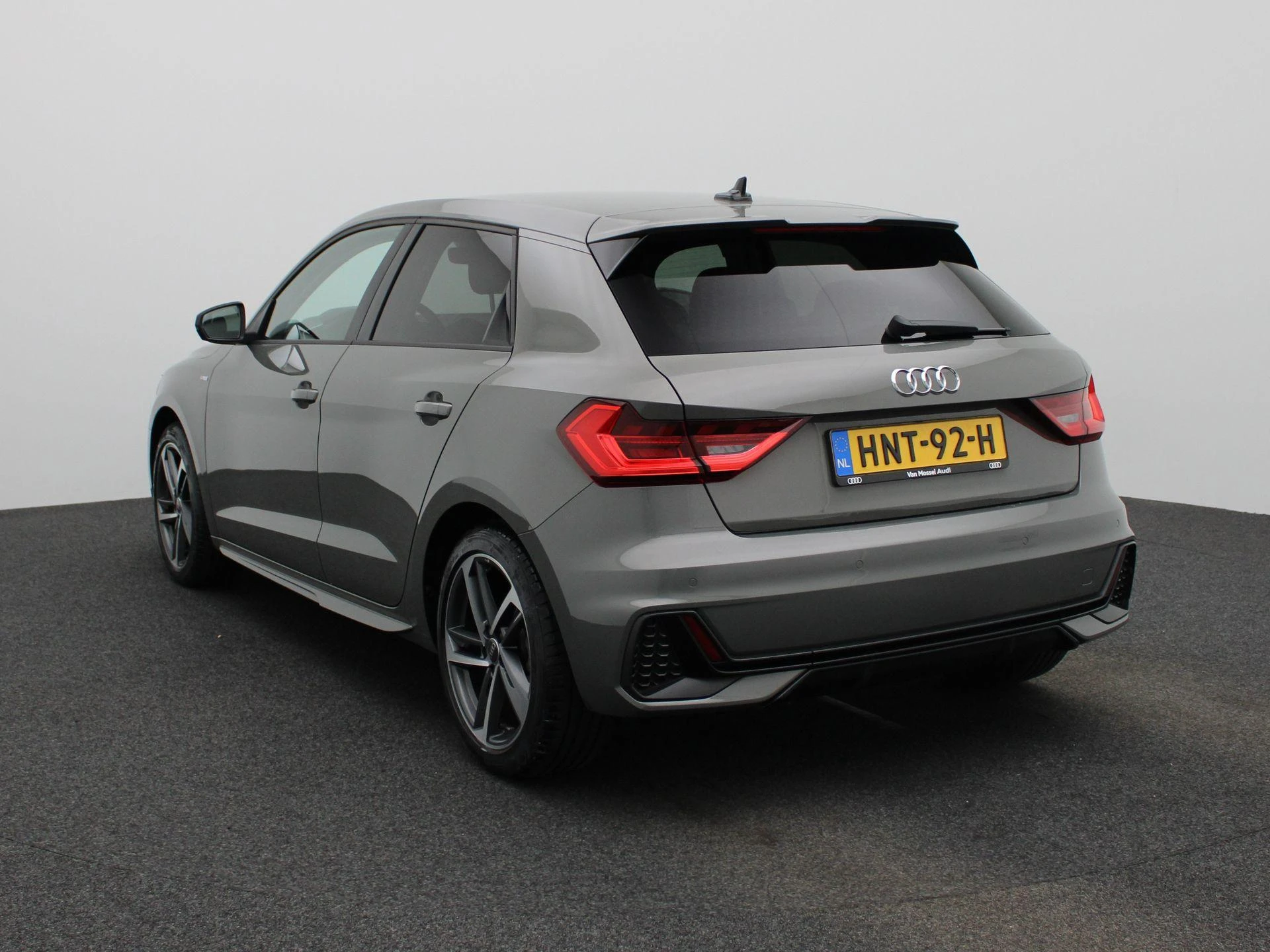 Audi-A1 Sportback-image-2