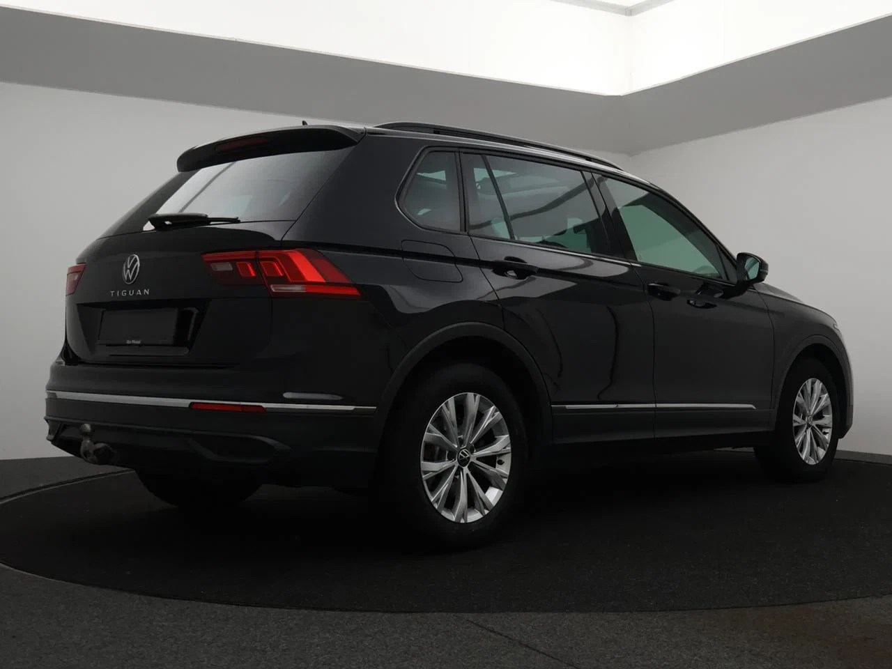 Volkswagen-Tiguan-image-5